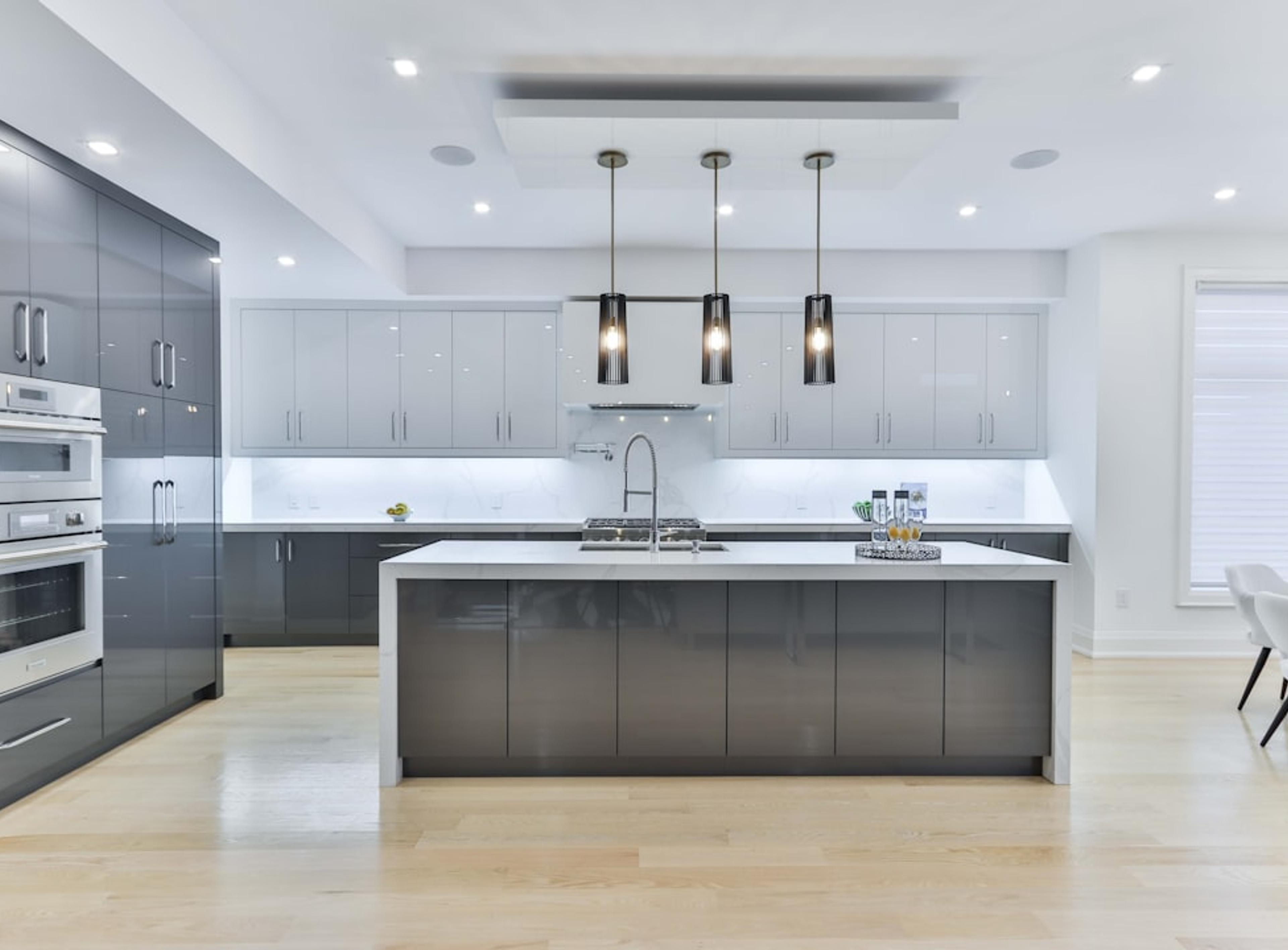 Oversized island with seating and triple pendants