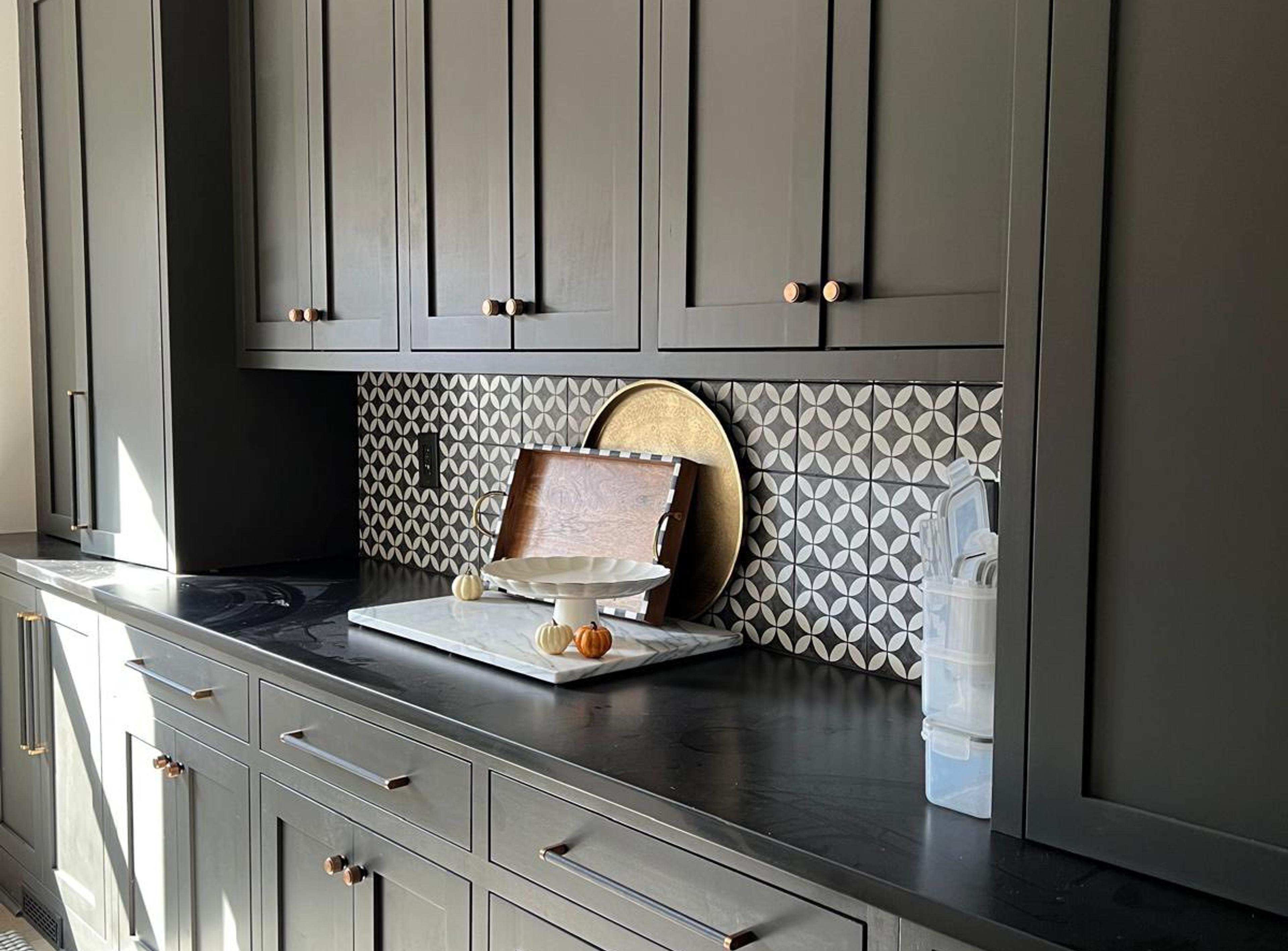 Graphite shaker cabinets with mosaic backsplash