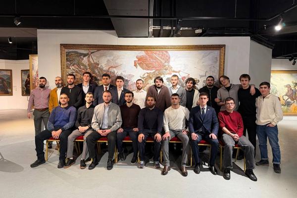 Тапан часть епархиальной молодежи