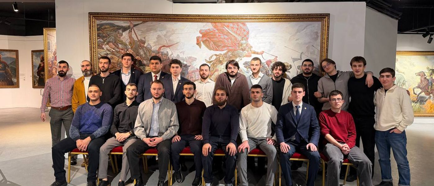 Тапан часть епархиальной молодежи