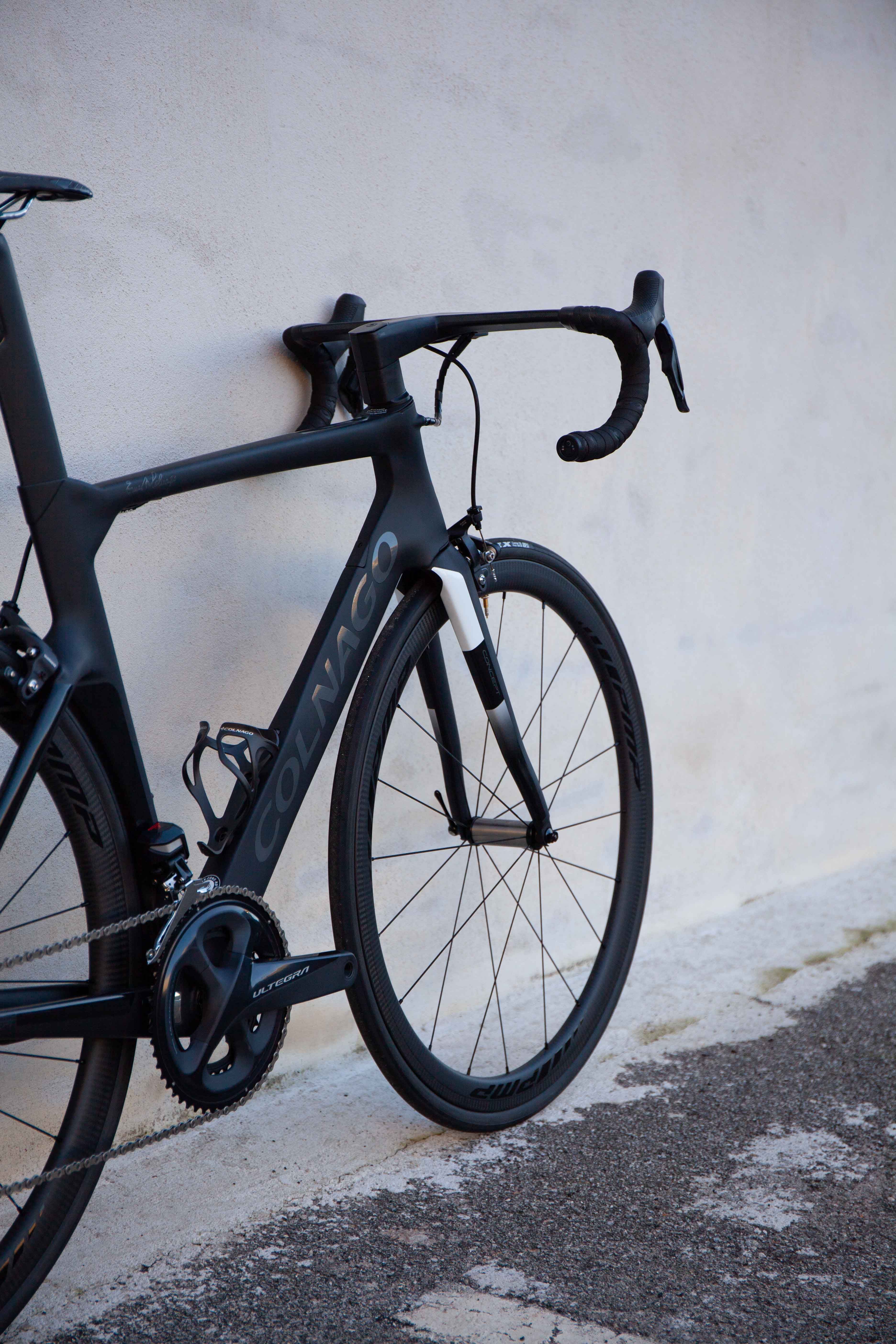 Colnago store concept black