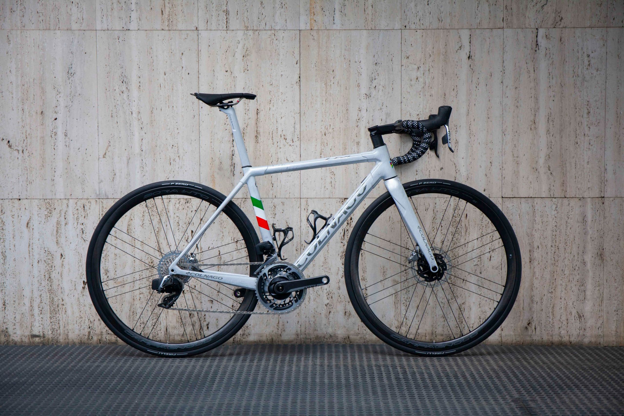 Colnago store c64 white