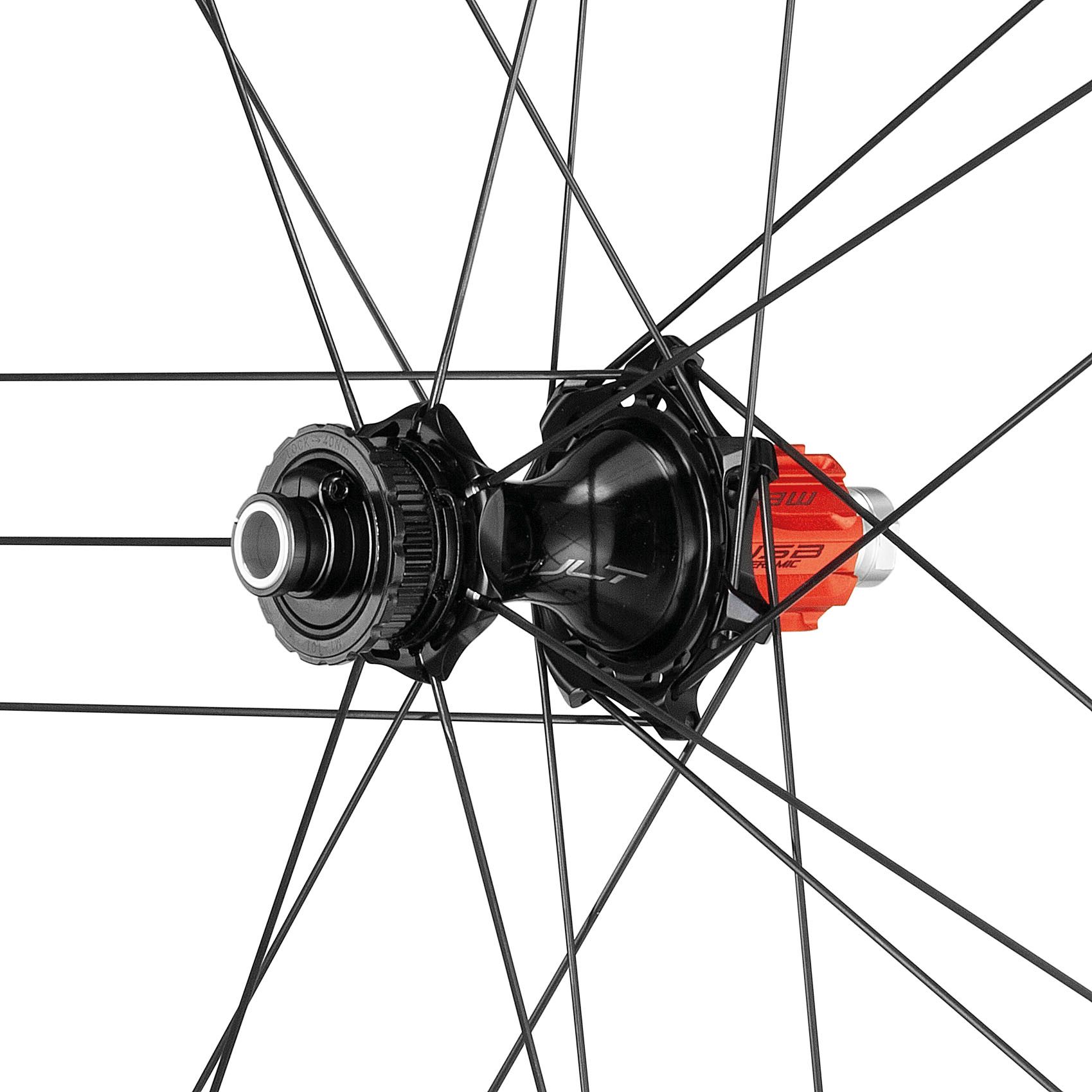 Campagnolo Bora Ultra WTO C23 60 Disc新型 Campagnolo Bora Ultra WTO 60 – Black Chrome SR13 Edition 2025
