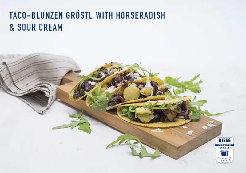 Taco-Blunzengröstl with horseradish & sour cream
