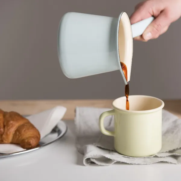 Frühstück mit dem Kaffeekoch in Classic Pastell