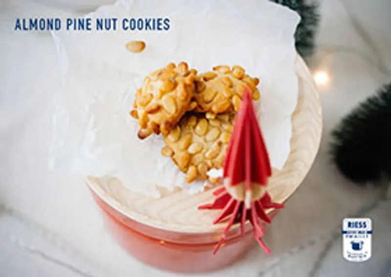 Almond pine nut cookies