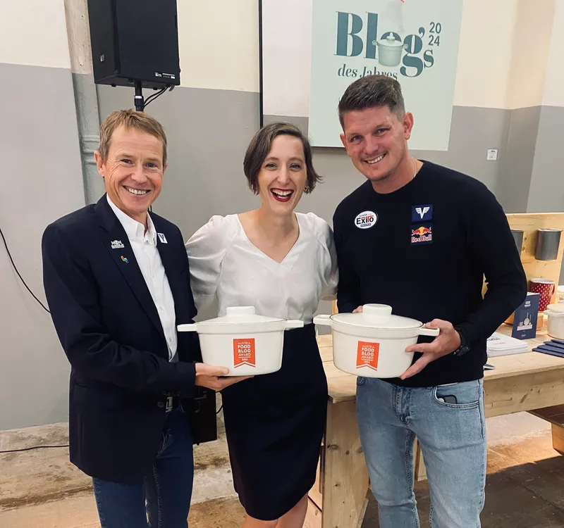 Österreichs Skispringer mit dem Siegertopf