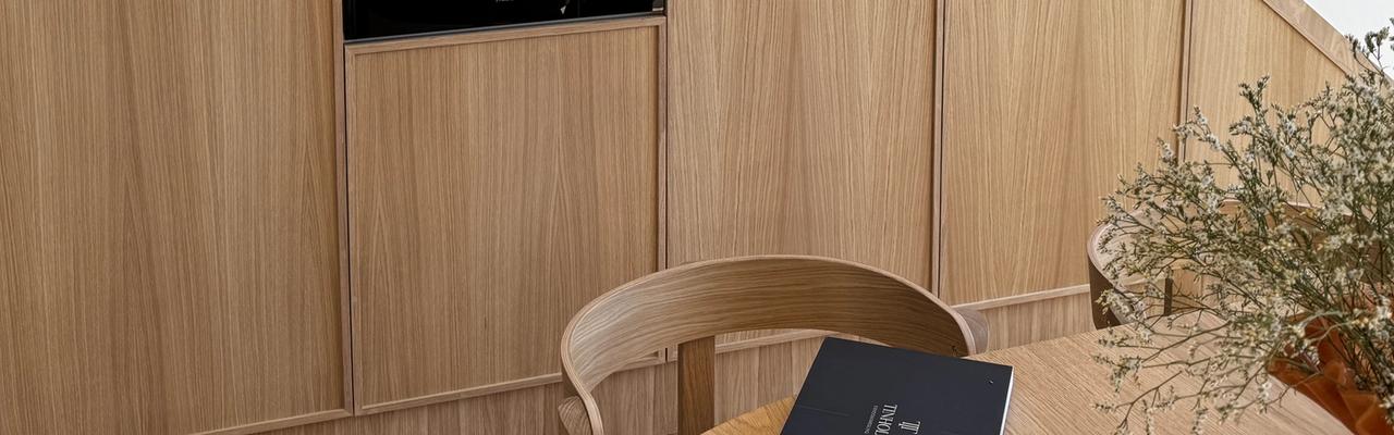 integrated-wood-veneer-kitchen-under-stairs-adprosjekt