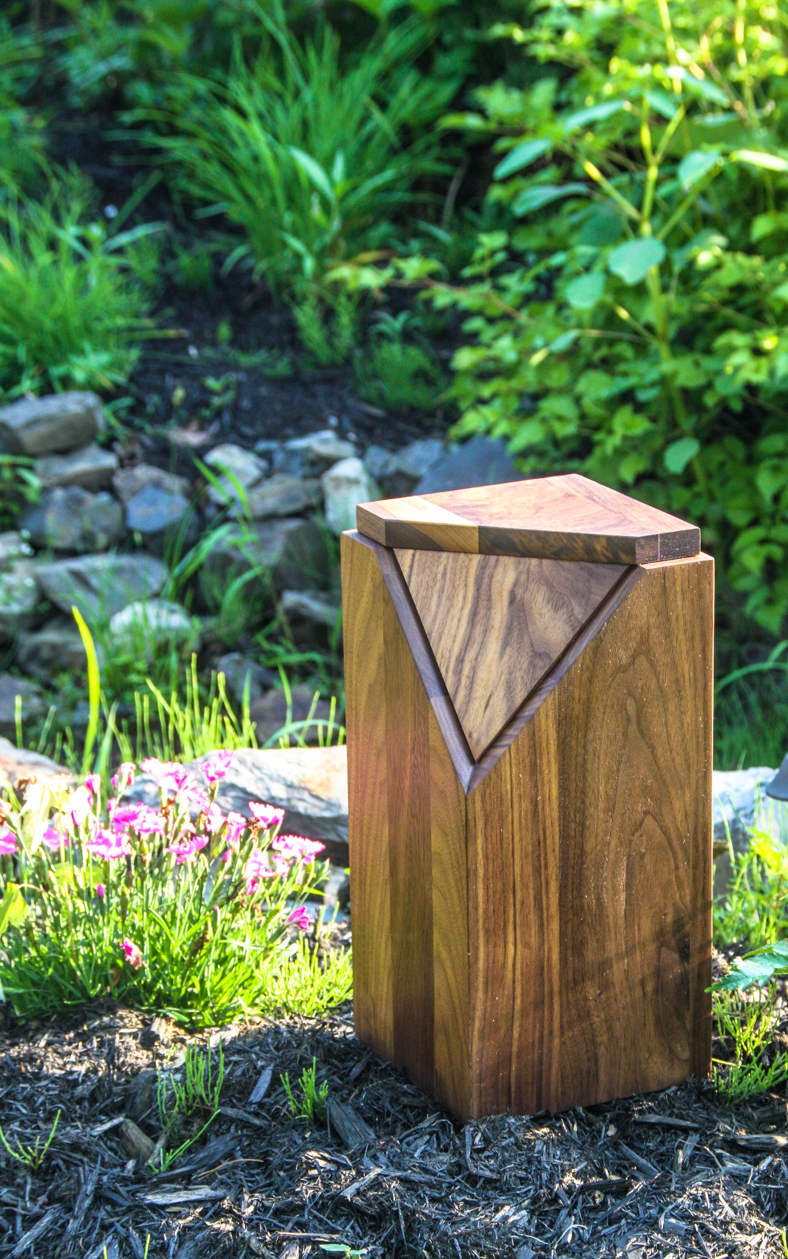 Urne modèle Diamant par Atelier Gimelco inc.