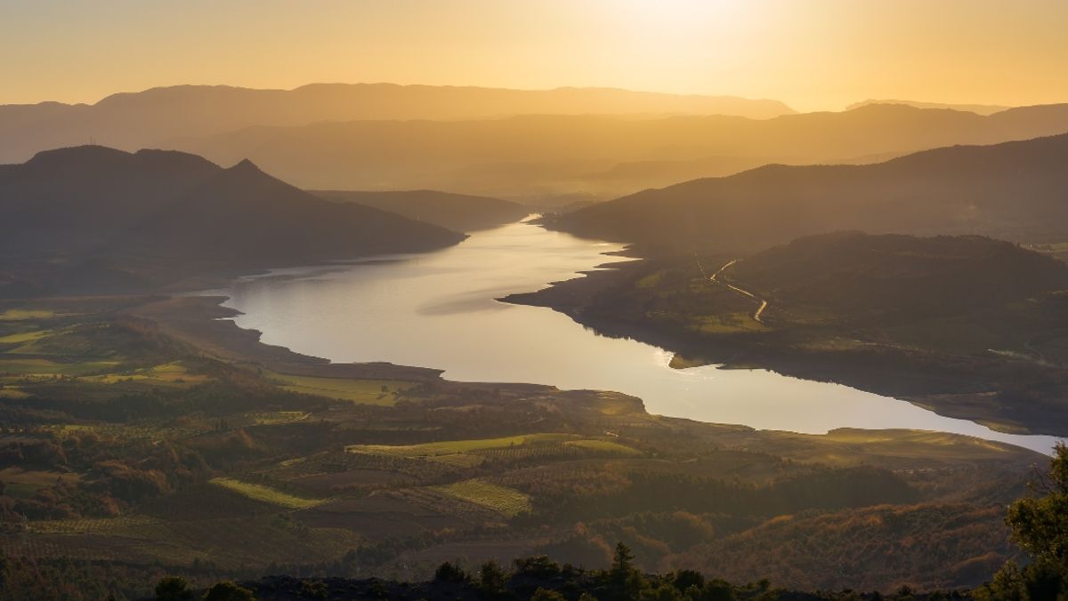 Sant Antoni Reservoir at sunset, Pobla de Segur, Catalonia