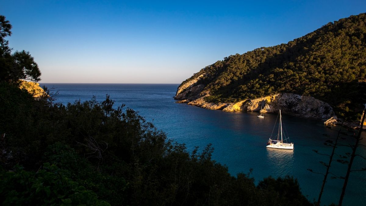 Cala Llonga bay
