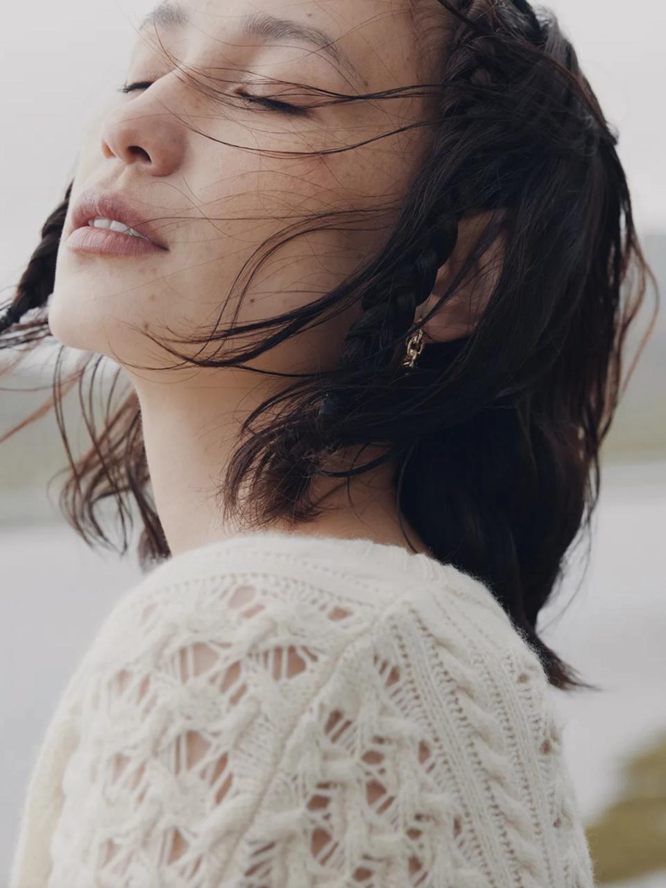 A woman in a Gobi cashmere sweater