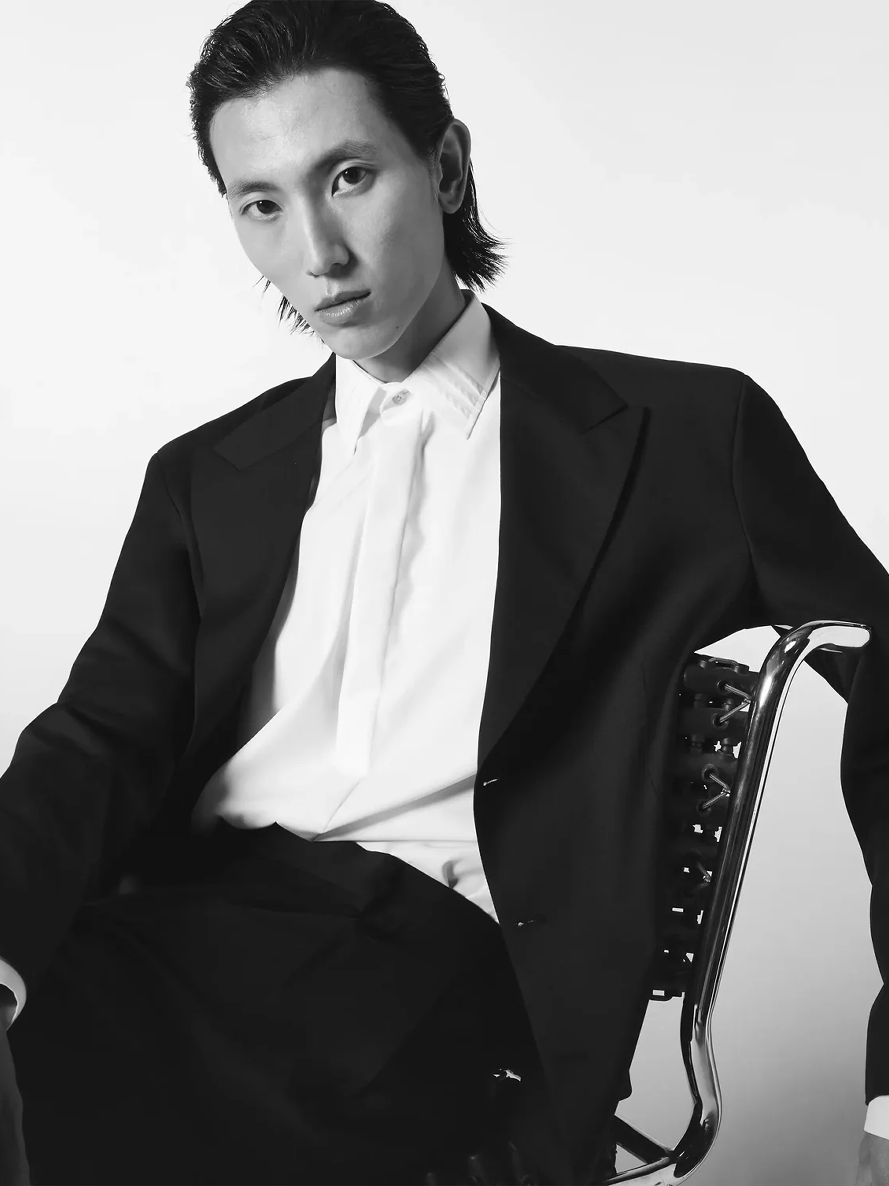 Model B&W shot