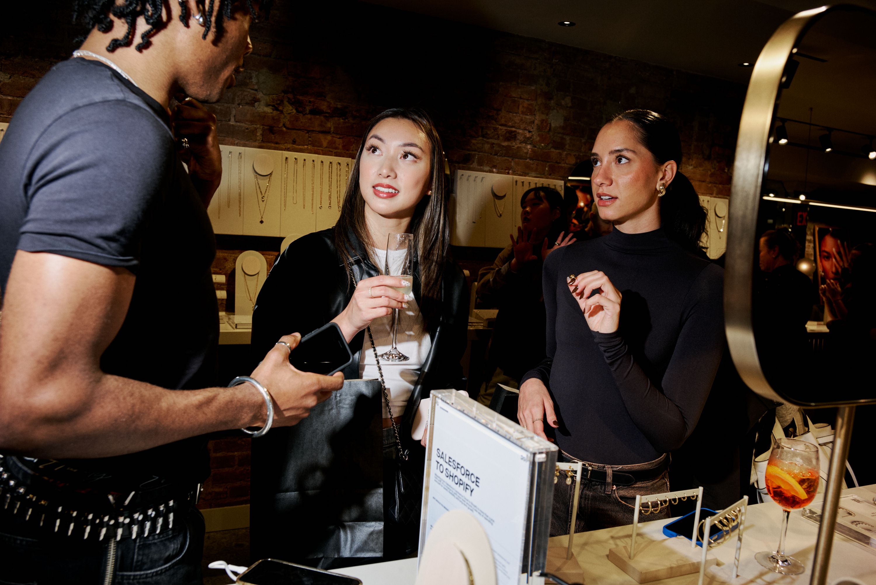 Guests at Mejuri Sip & Shop