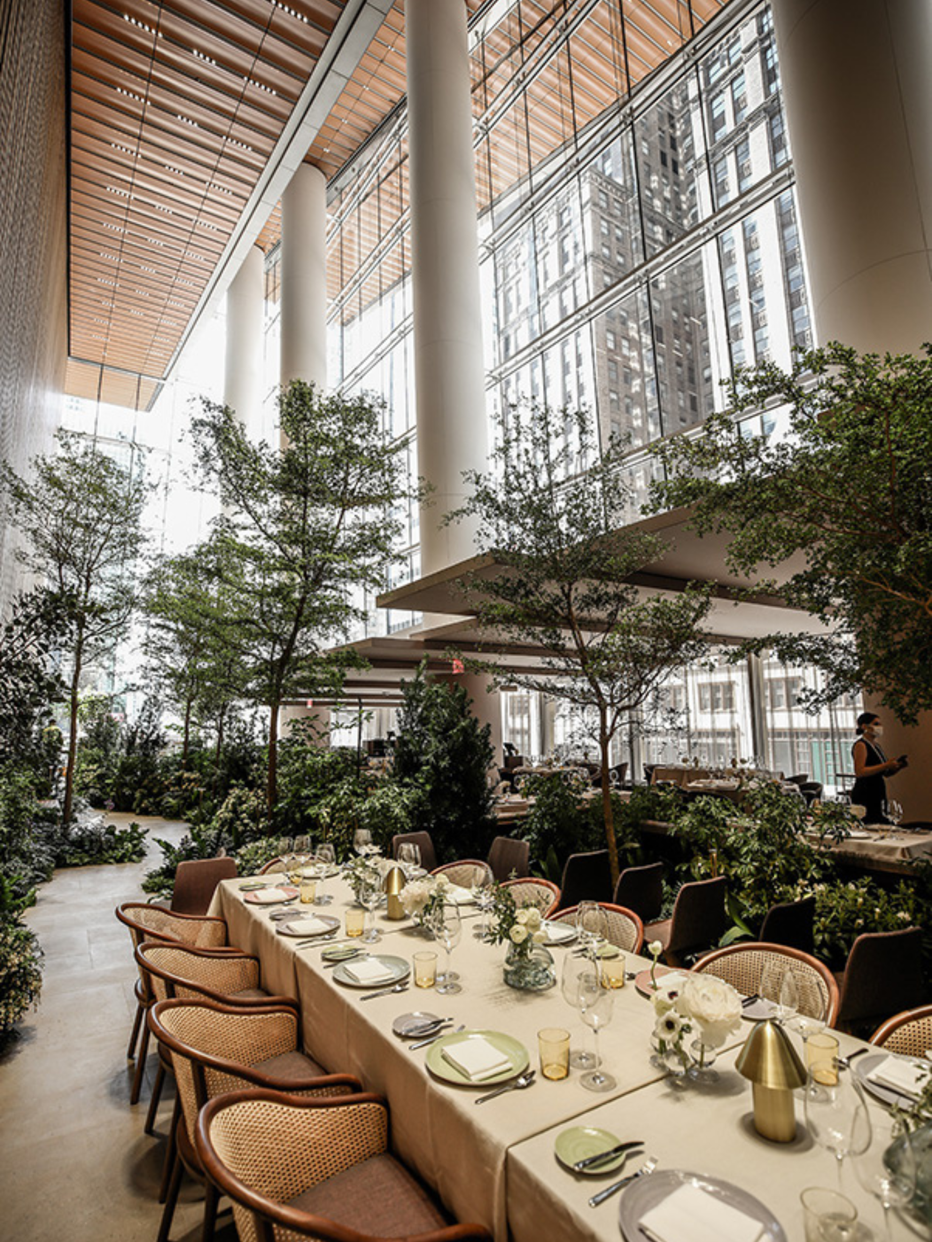 Le Pavillon garden table