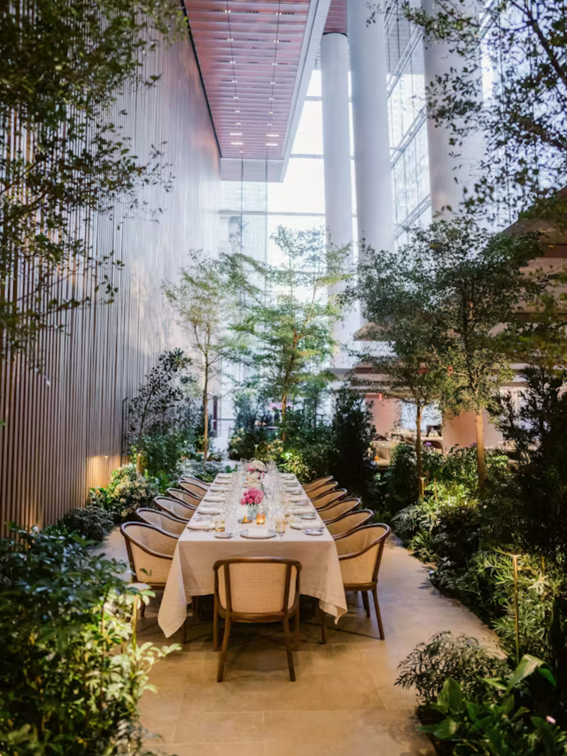 Le Pavillon The Garden Table 