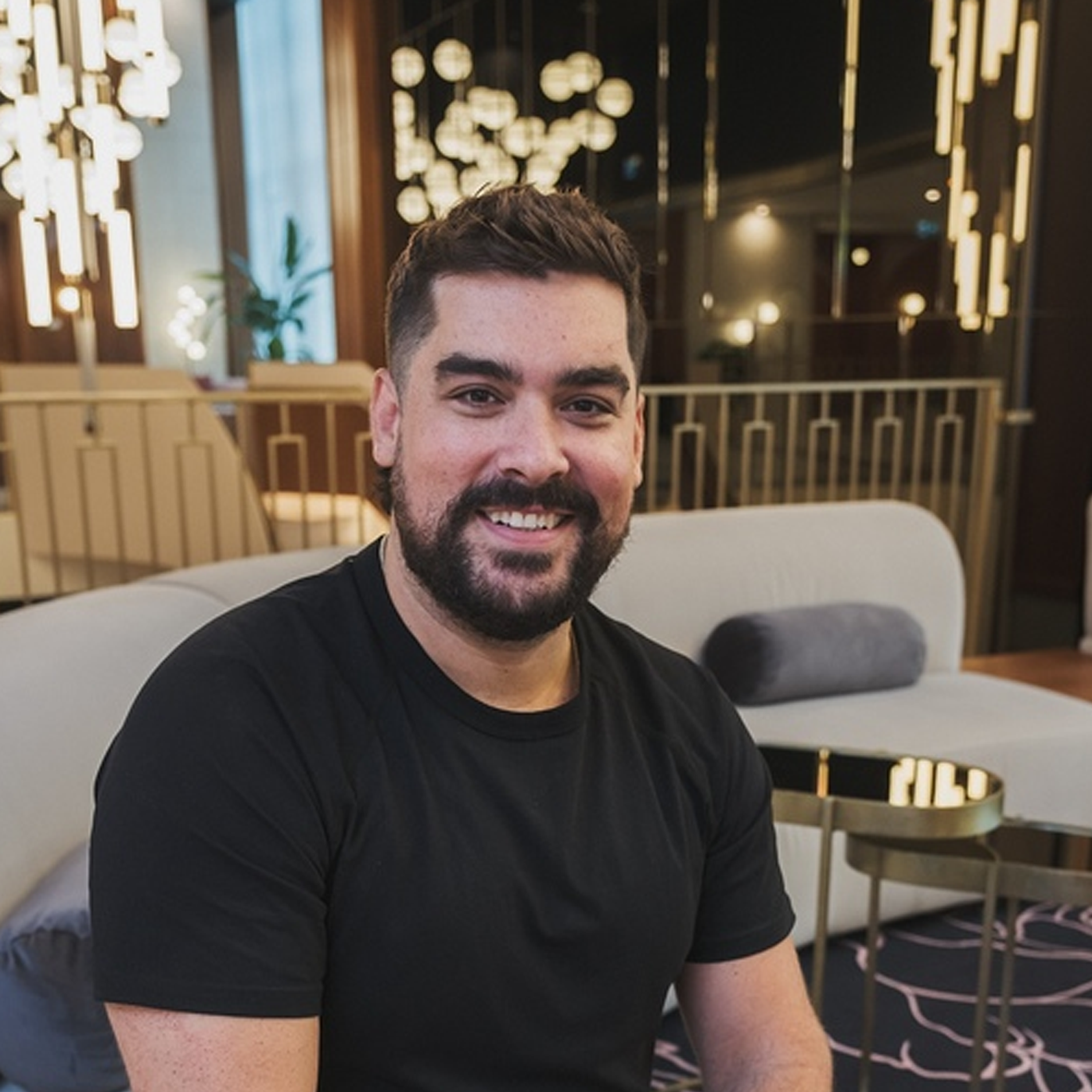 Headshot of Mac King