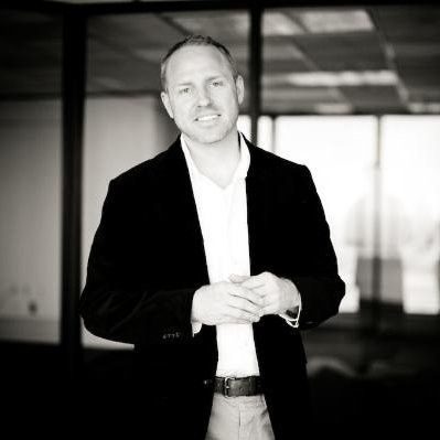 headshot Dustin Holmstrom