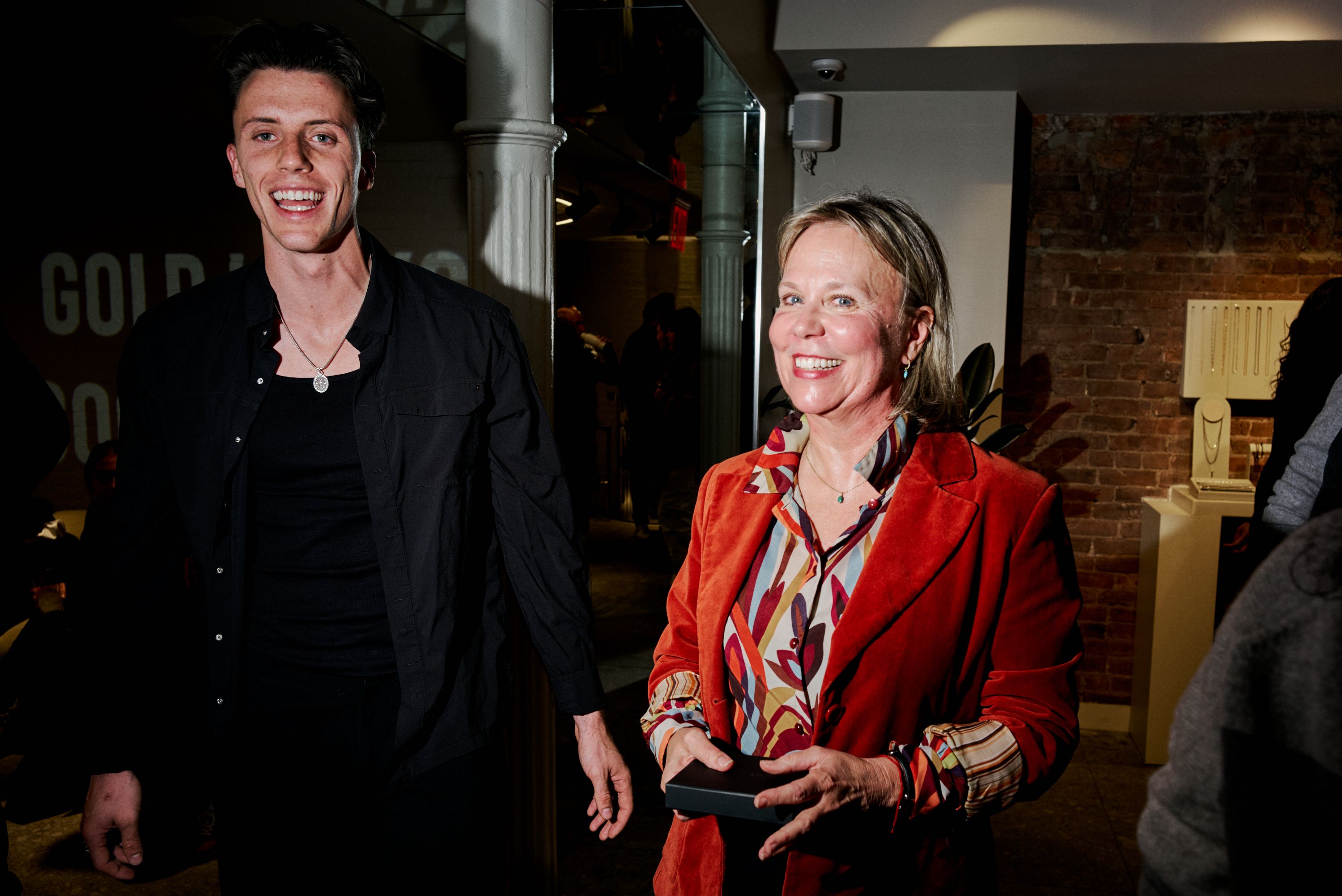 Guests at Mejuri Sip & Shop