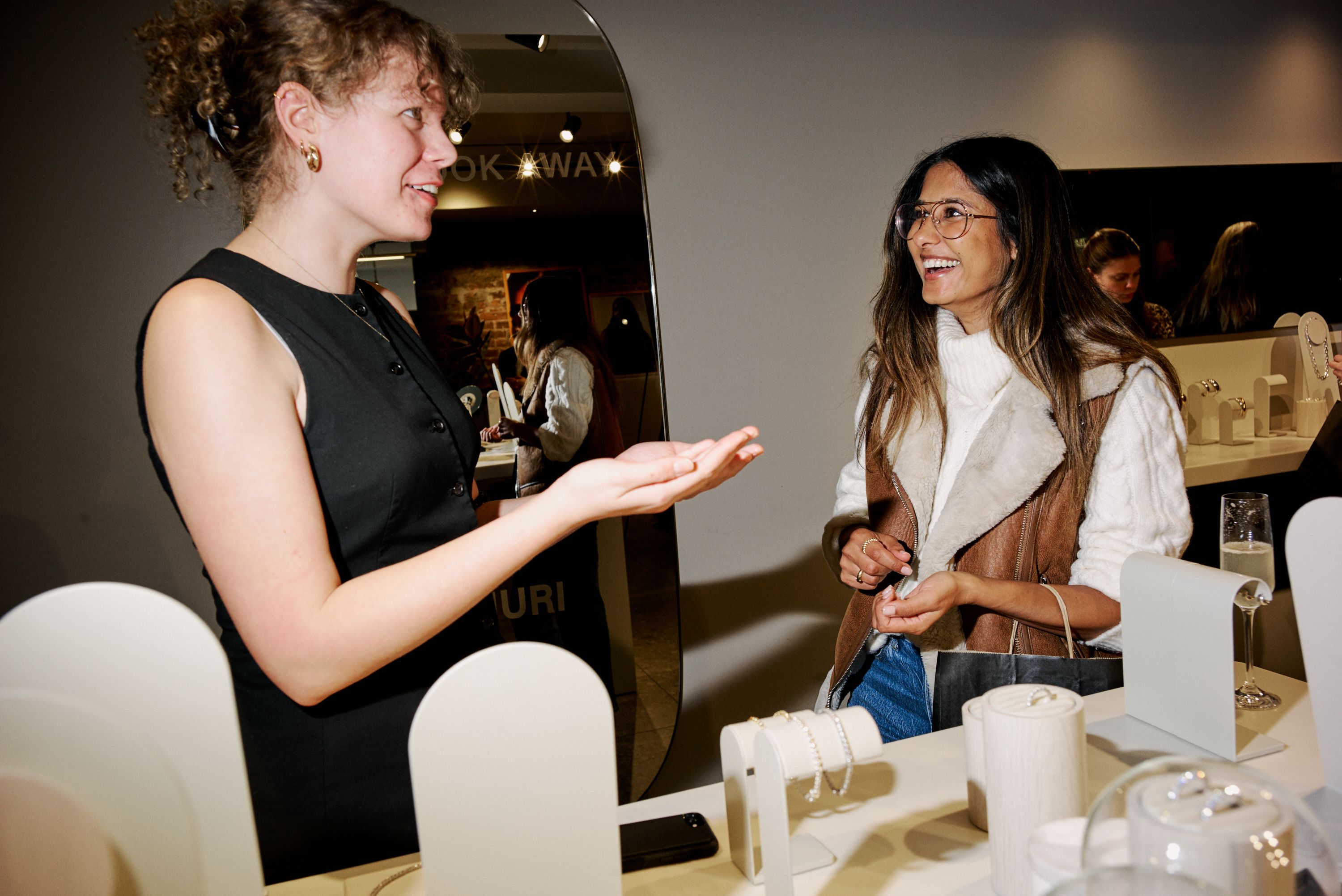 Guests at Mejuri Sip & Shop