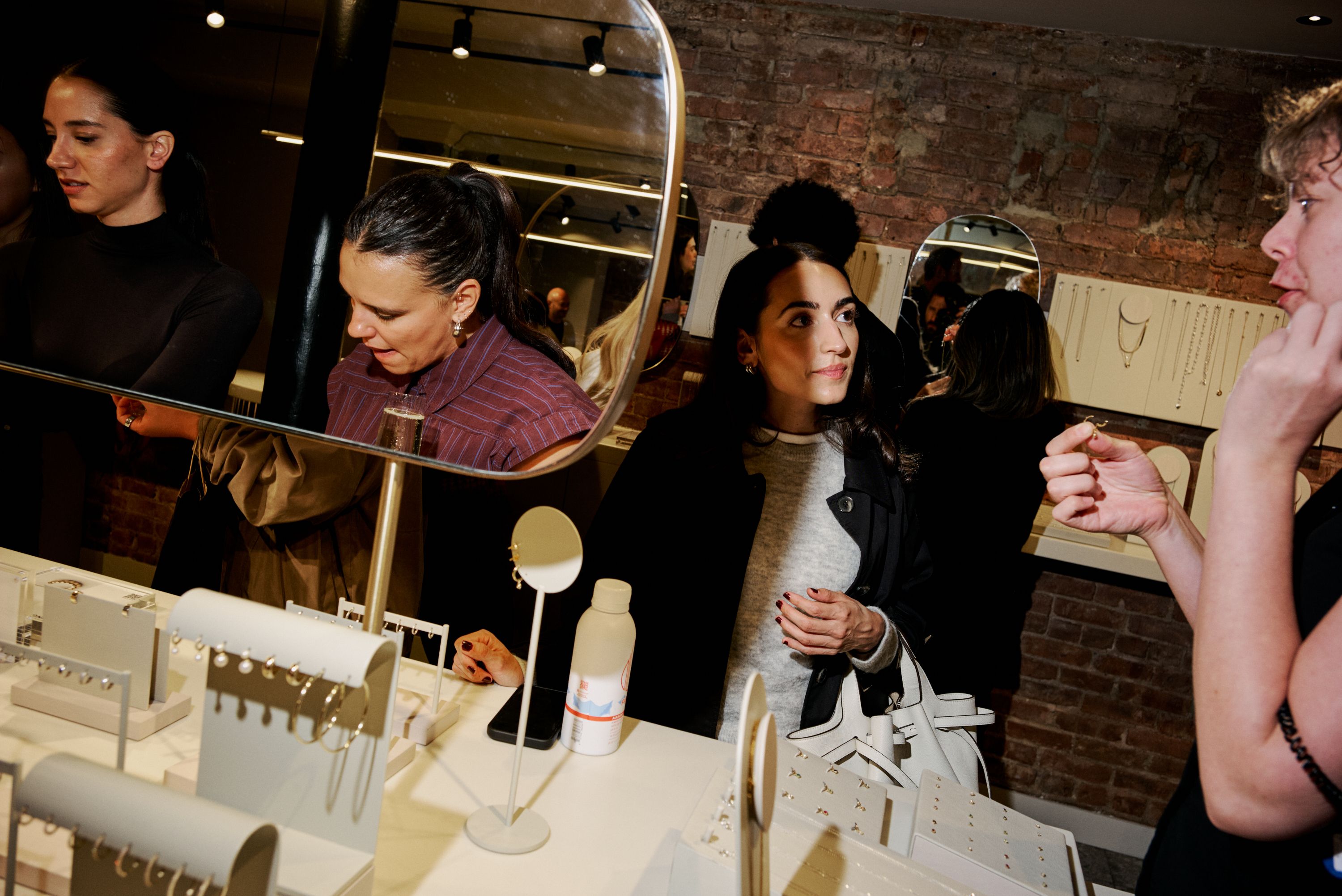 Guests at Mejuri Sip & Shop