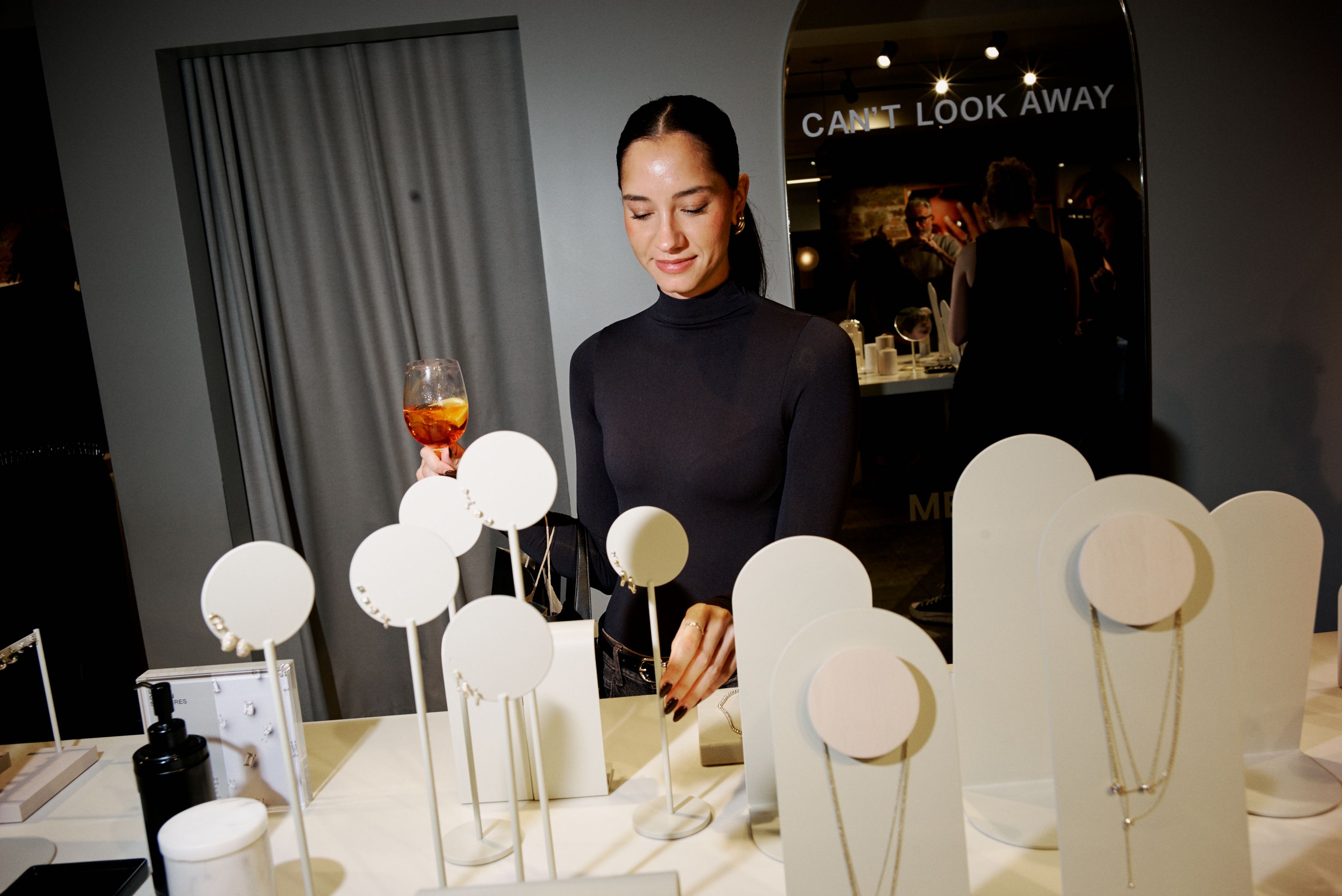 Guests at Mejuri Sip & Shop