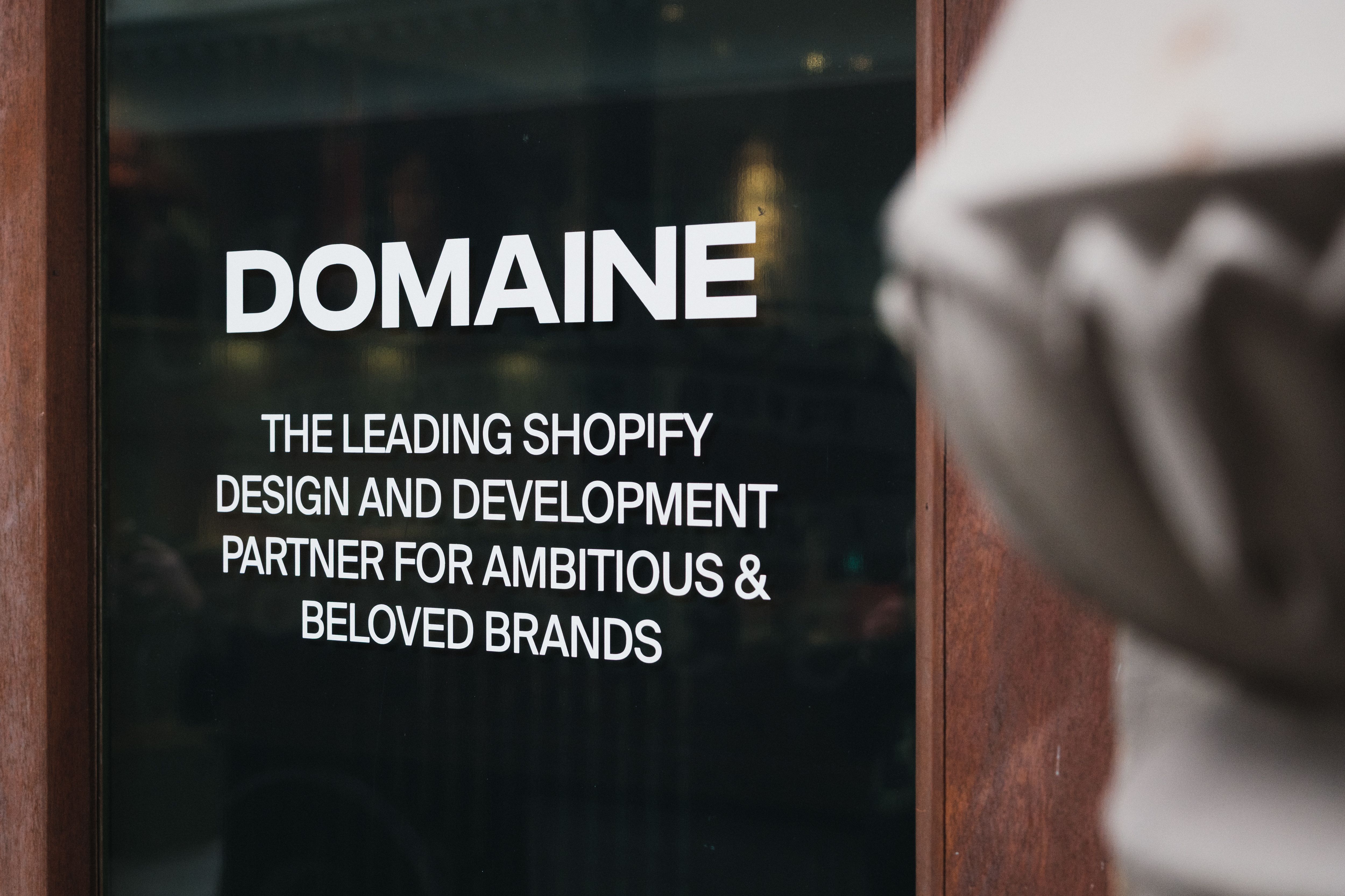 domaine sign on window