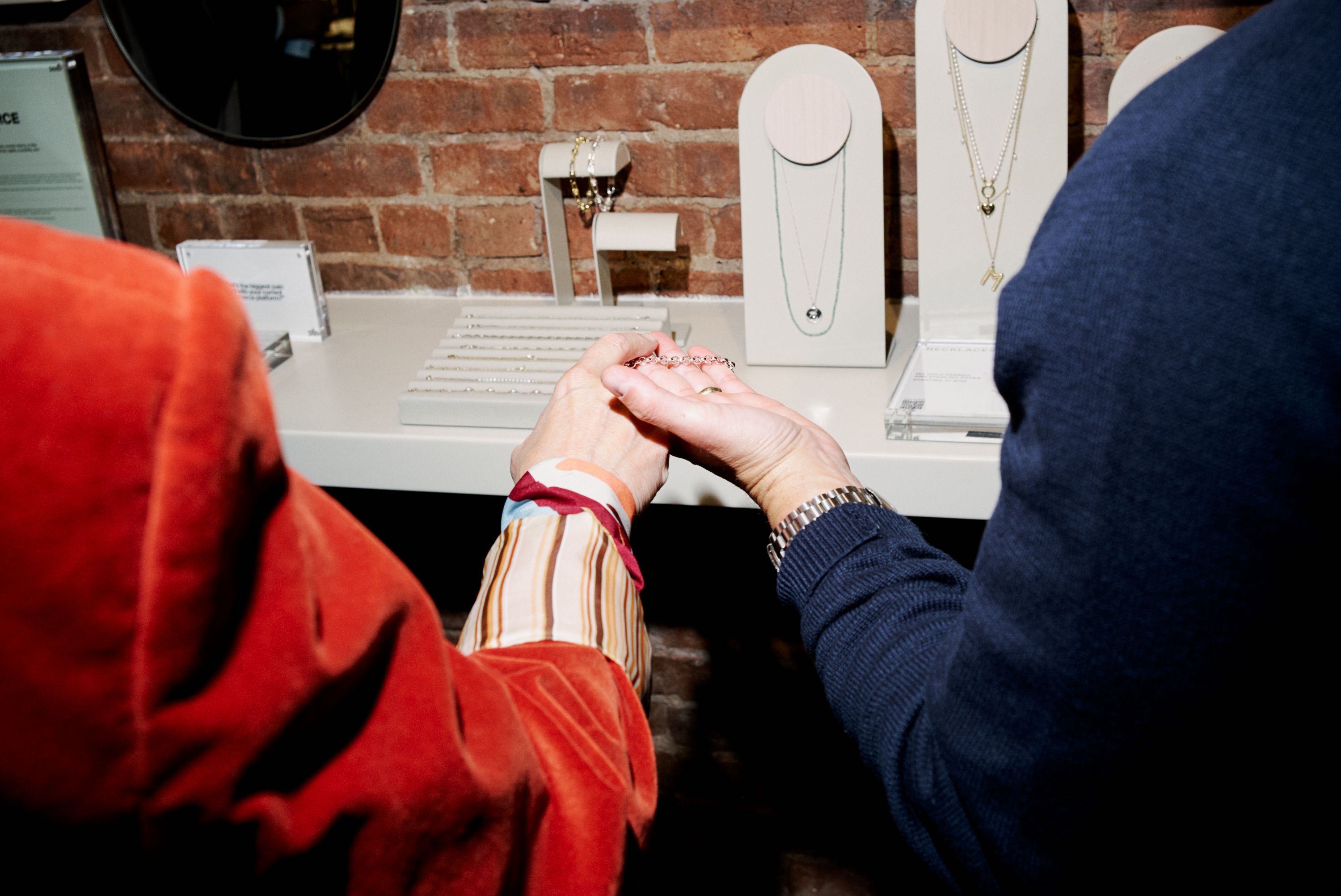 Guests at Mejuri Sip & Shop