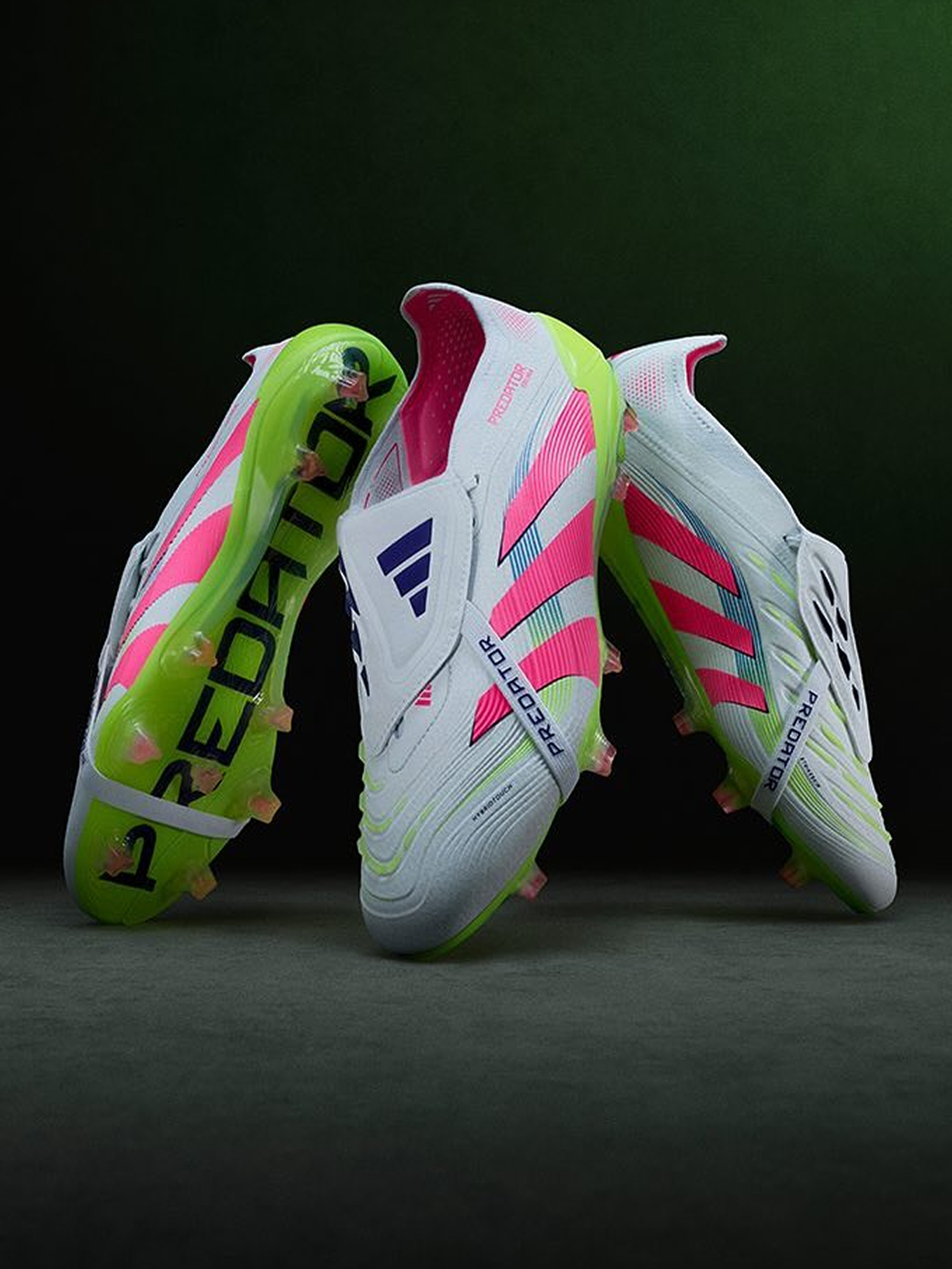 Football shoes in white with pink stripes Pro:Direct Sport