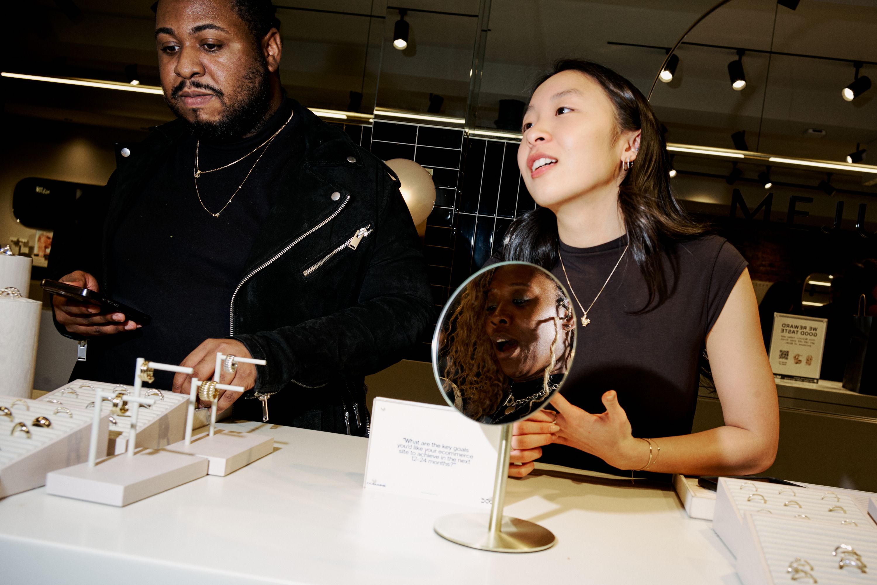 Guests at Mejuri Sip & Shop