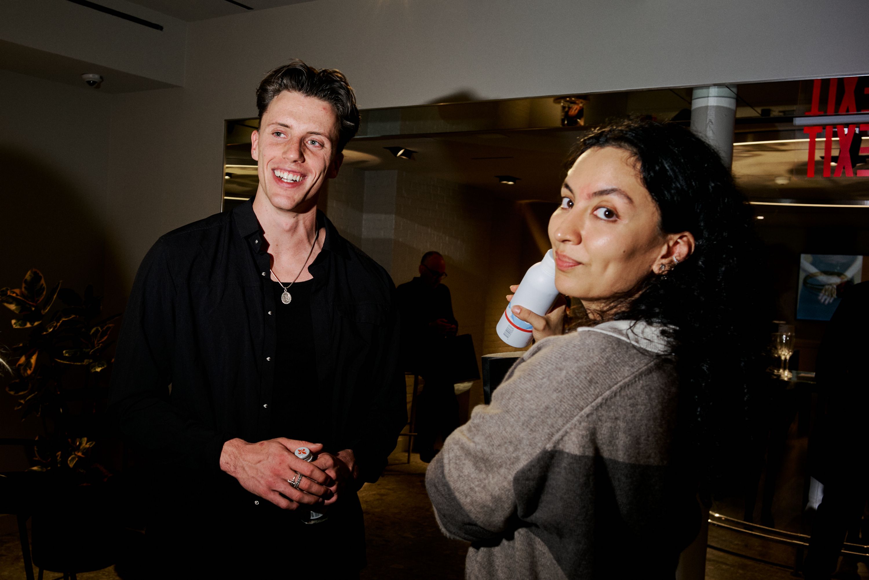 Guests at Mejuri Sip & Shop