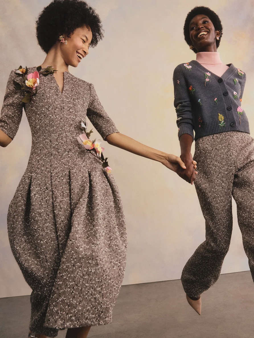 Two models Oscar de la Renta