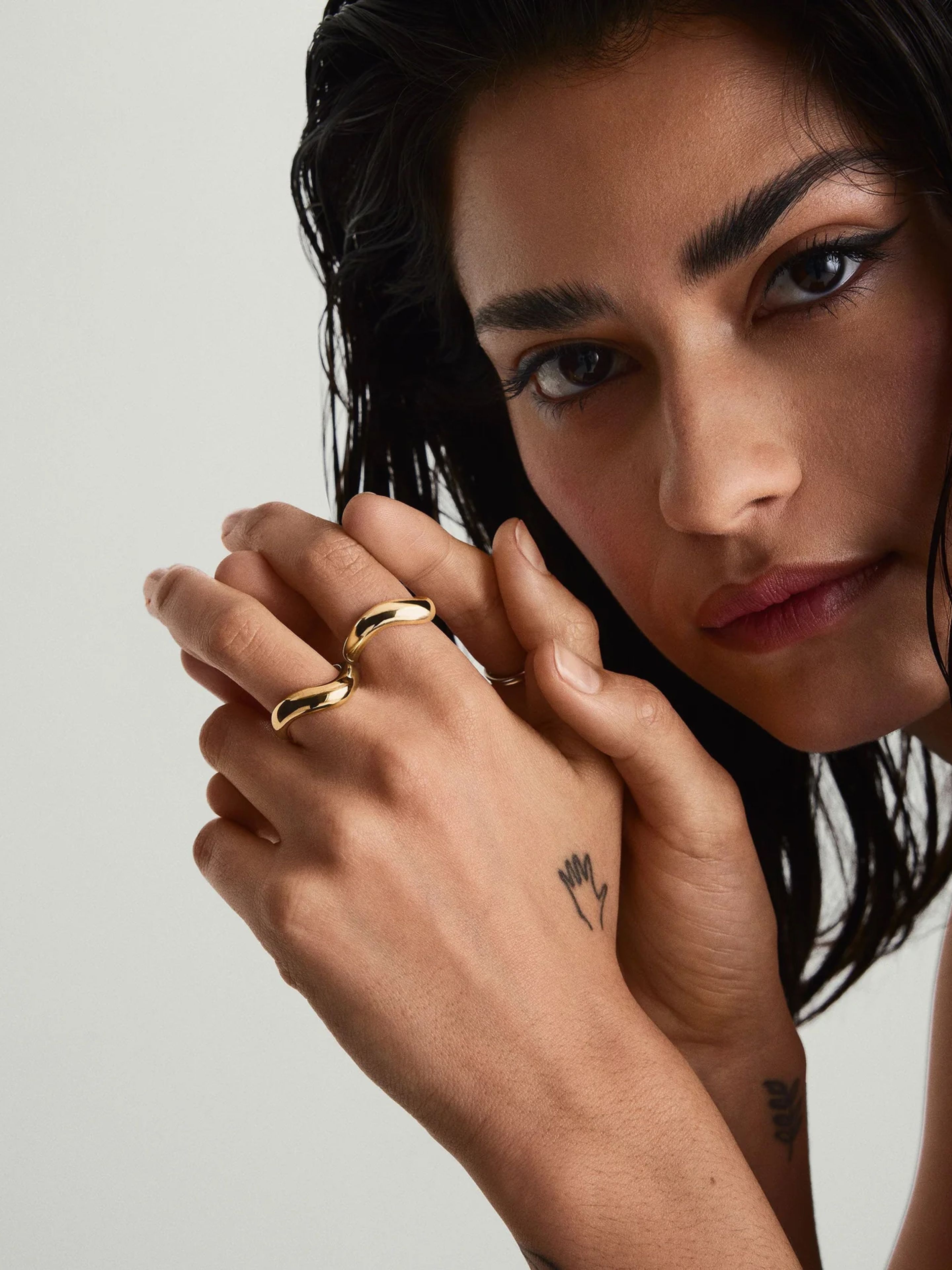 Rings on models finger