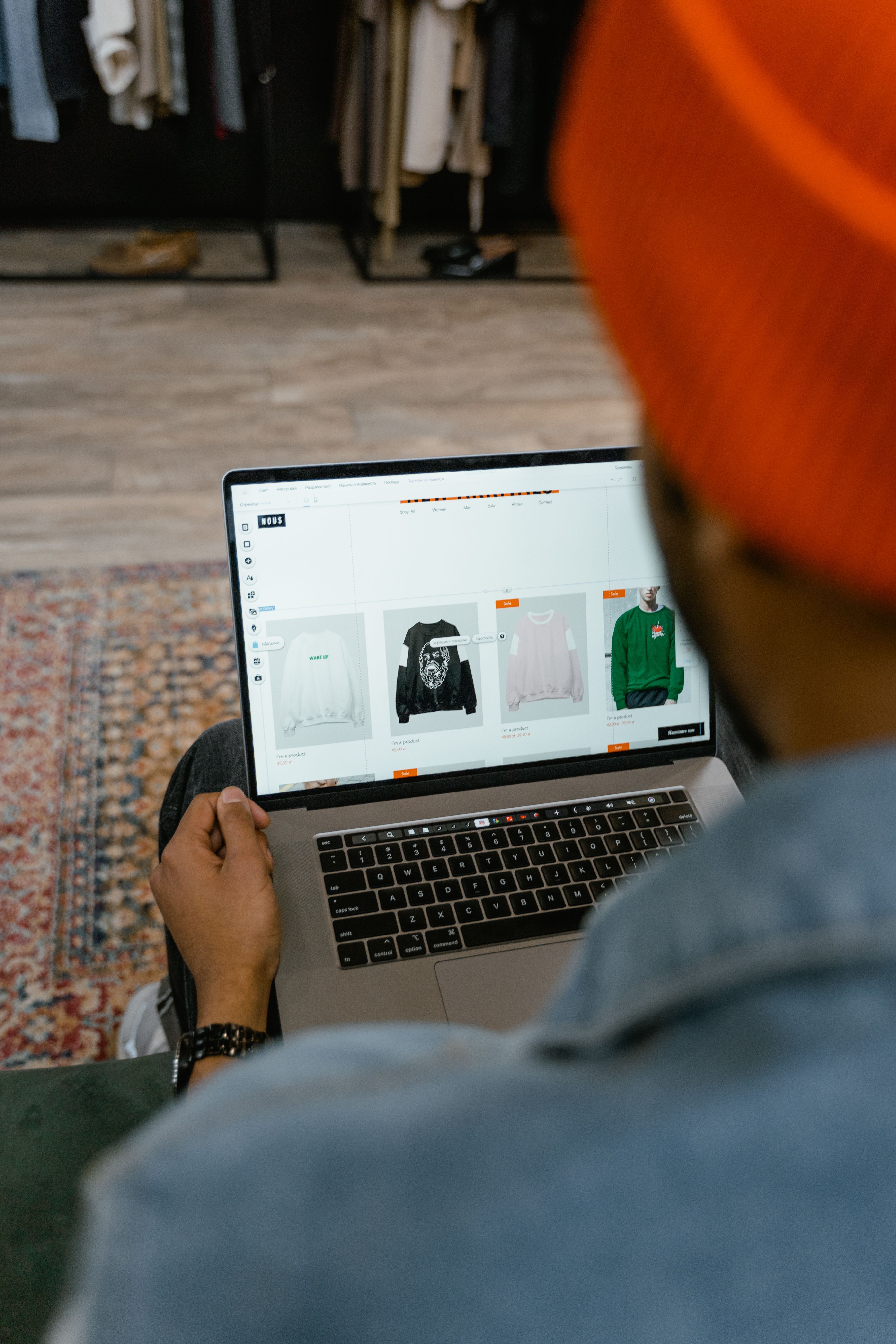 Fashion shopping on website