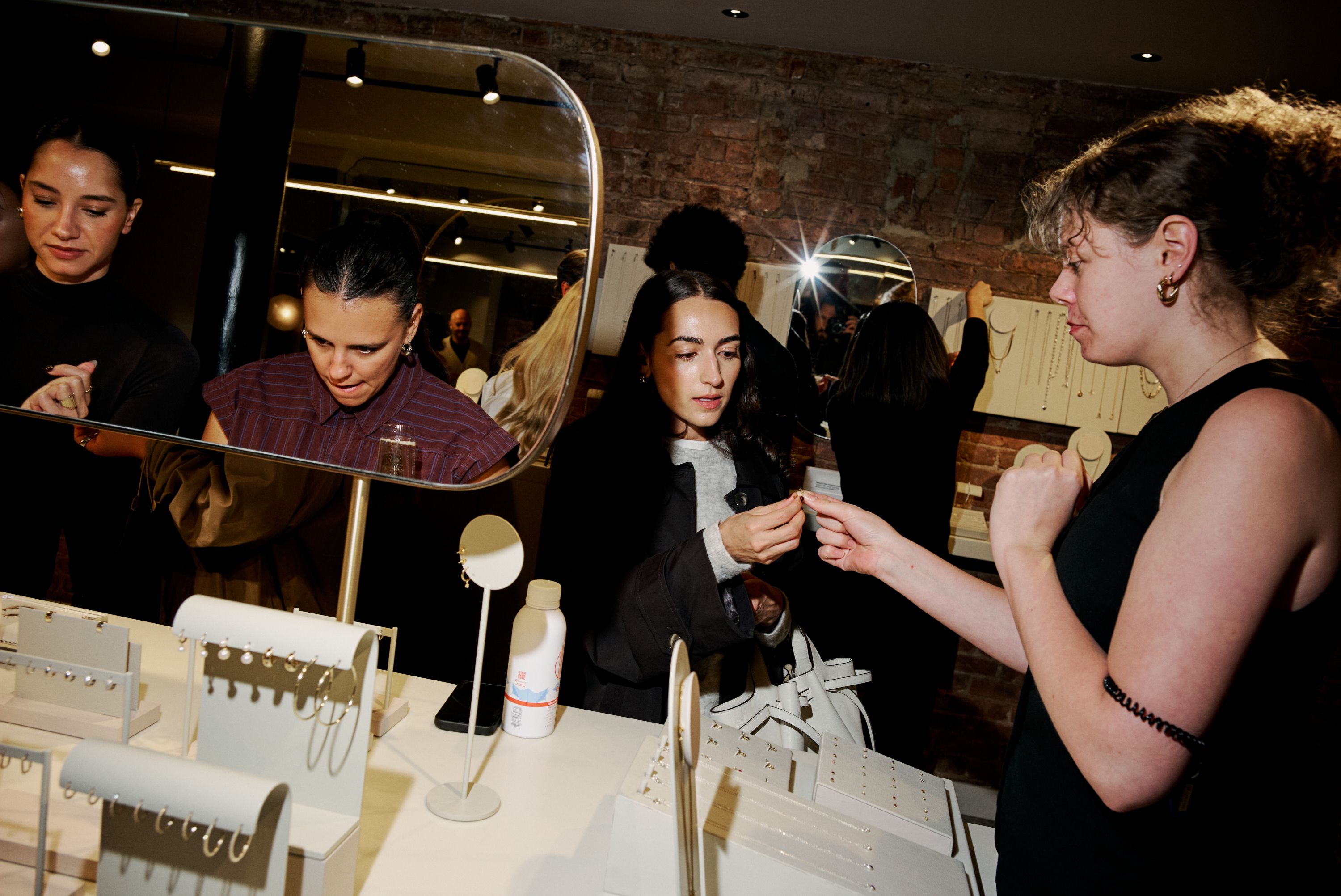 Guests at Mejuri Sip & Shop