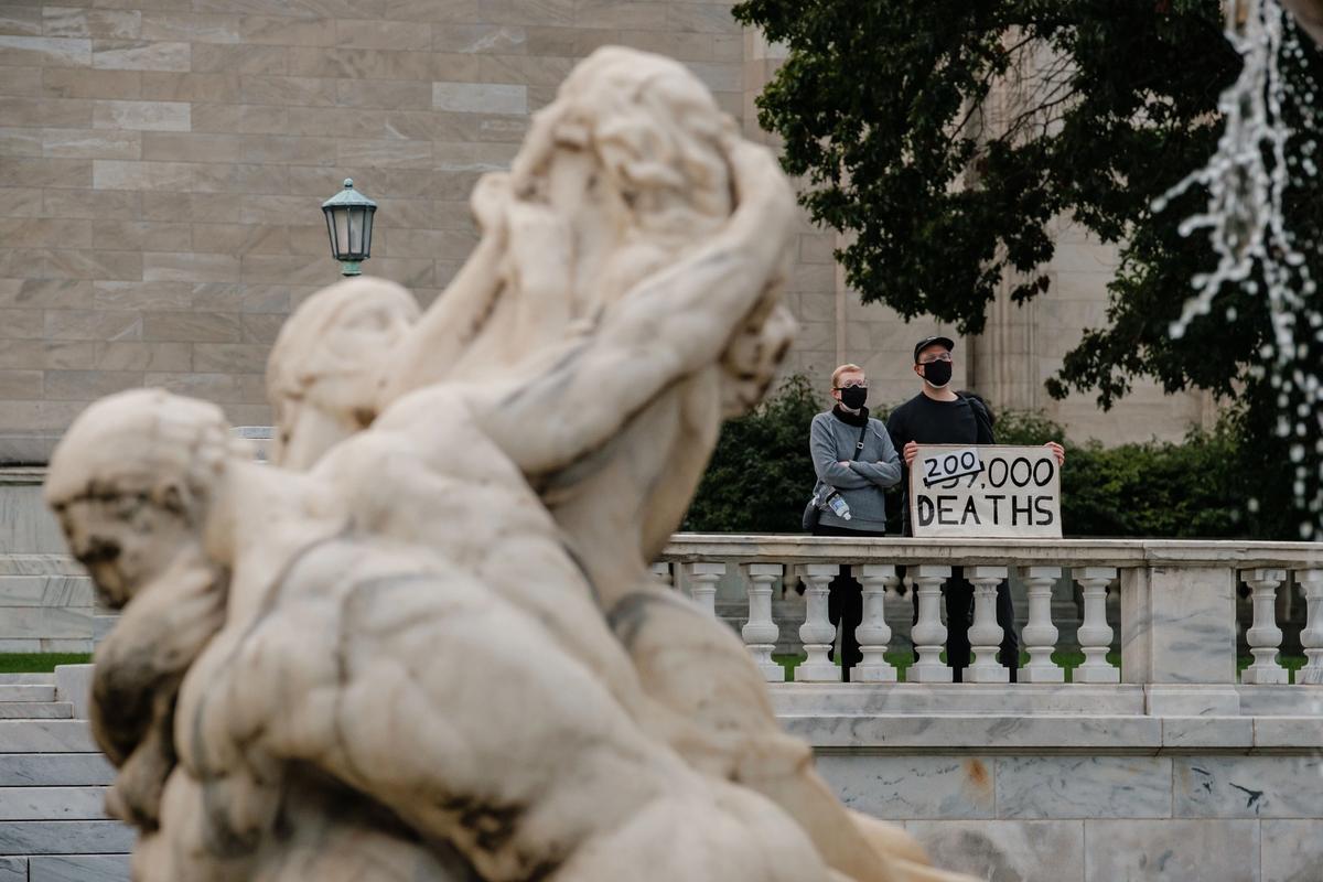 Protesters on the steps of the Cleveland Museum of Art earlier this week. Andrew Dolph/ZUMA Wire/Shutterstock