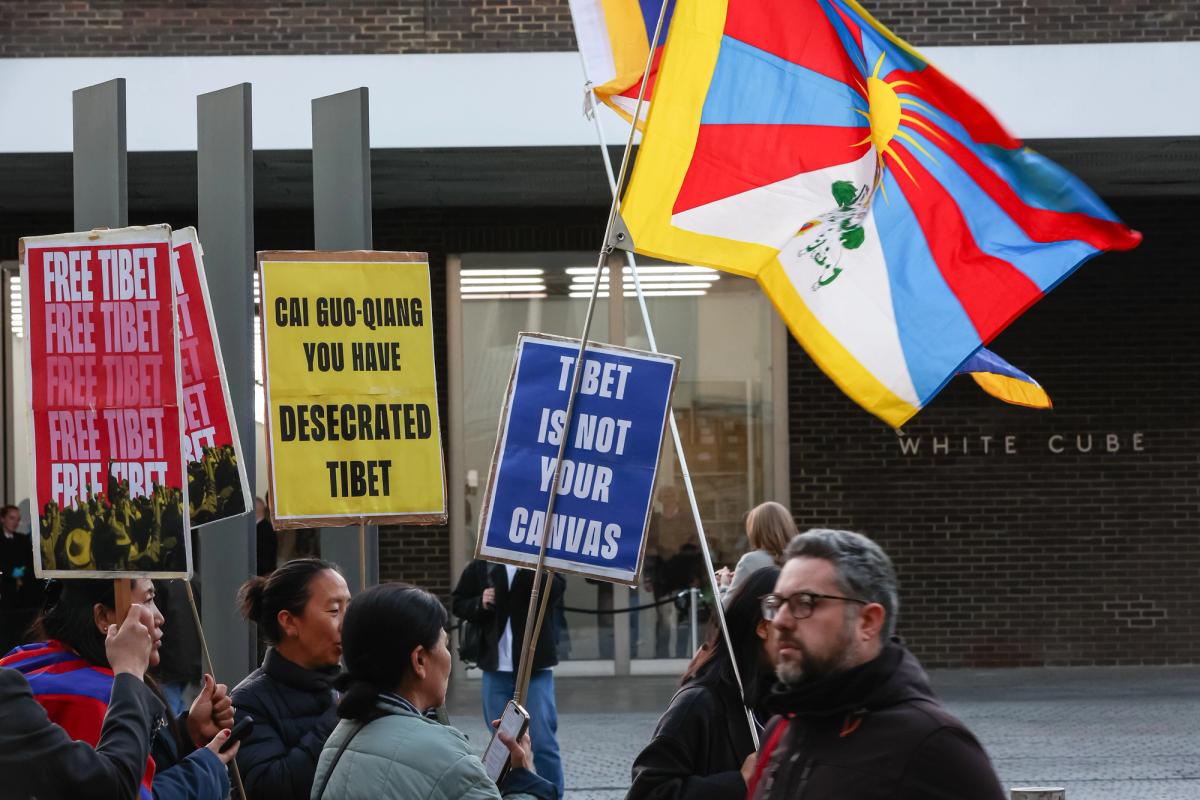 A coalition of UK-based Tibetan groups gathered to strongly condemn Guo-Qiang’s “cultural violence” 

Pete Speller