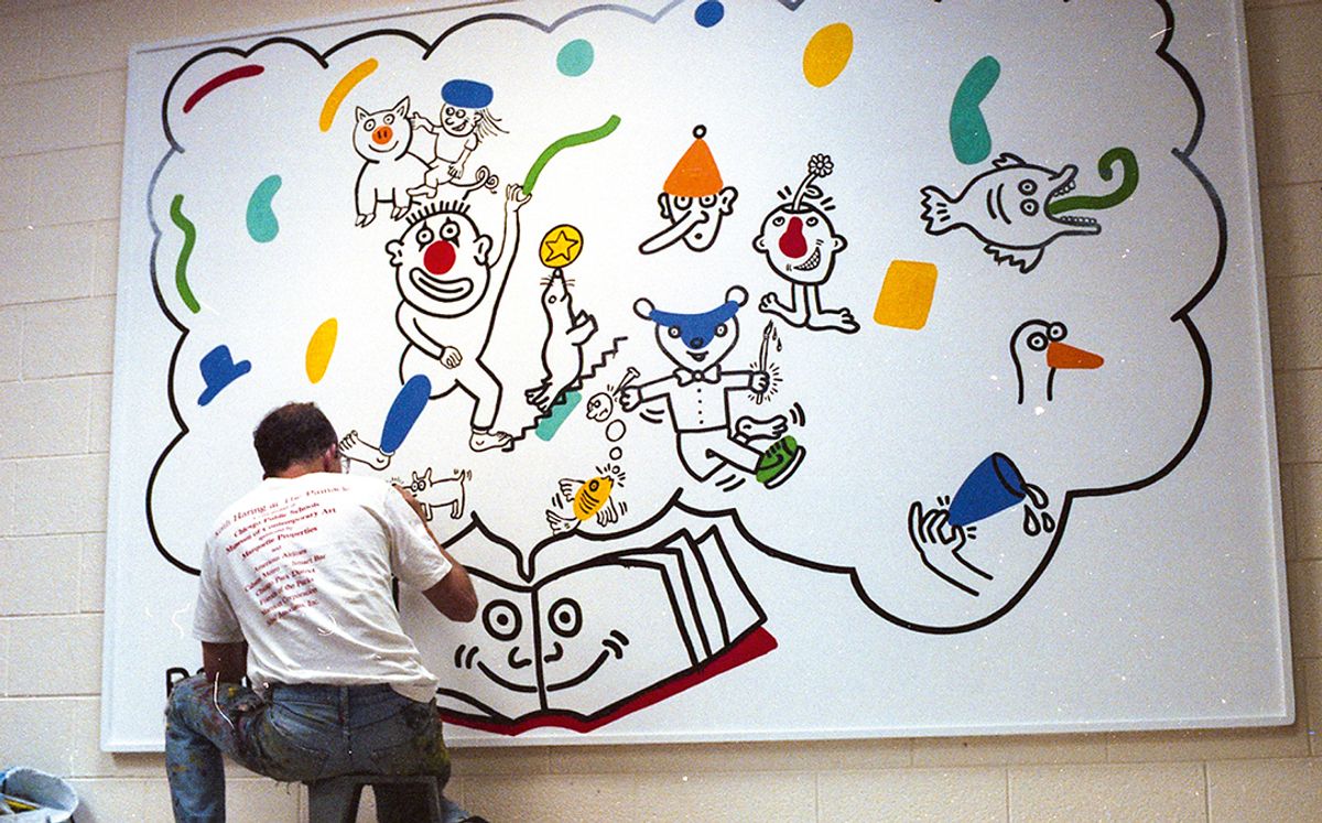 Keith Haring at work on his A Book Full of Fun mural at Ernest Horn Elementary School, Iowa City, 1989
Courtesy Colleen Ernst © Keith Haring Foundation