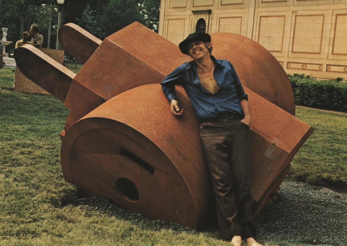 Oldenburg with Giant Three-Way Plug (1970), at Oberlin College during installation. Courtesy of Allen Memorial Art Museum, Oberlin College.