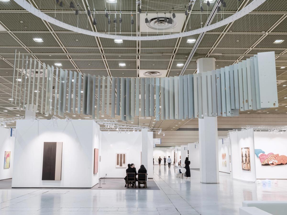 White Home Wall: Welcome (2024), which won the 2024 Artist Award at Frieze Seoul
Photo: Vak Dongkyun; courtesy the artist