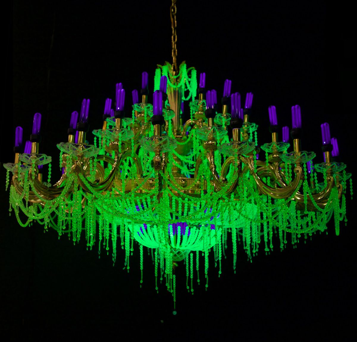 Ken and Julia Yonetani's China chandelier from their Crystal Palace (2013) series Courtesy of the artists and Mizuma Art Gallery