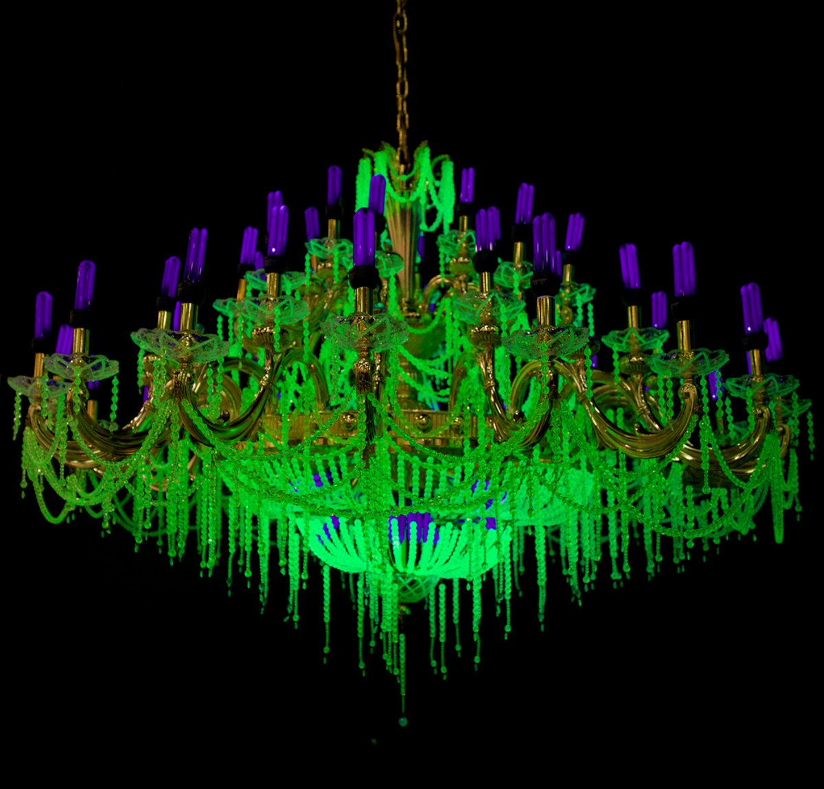Ken and Julia Yonetani's China chandelier from their Crystal Palace (2013) series Courtesy of the artists and Mizuma Art Gallery