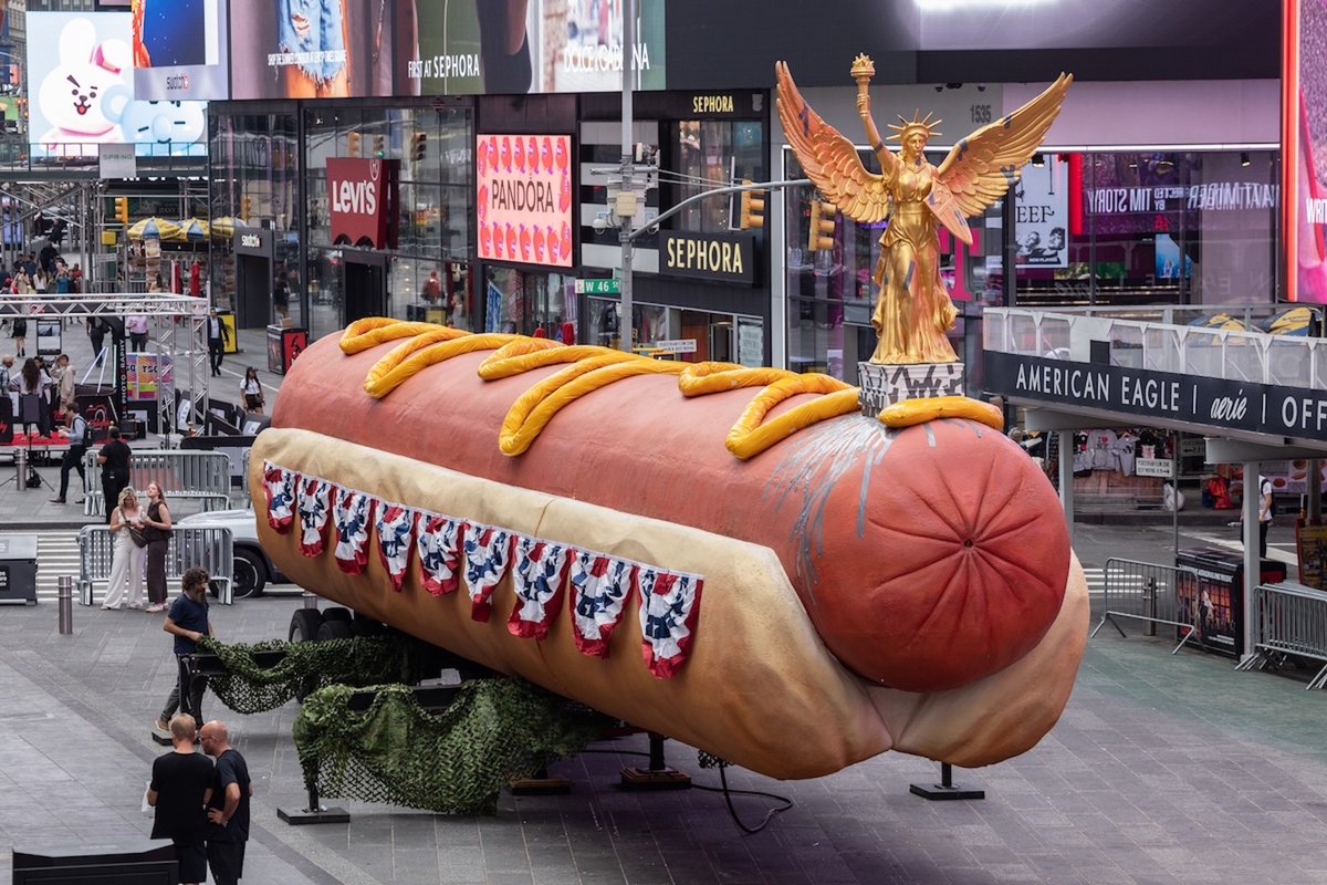Jen Catron and Paul Outlaw, Hot Dog: The Second Serving, 2026 Courtesy of the artists and Times Square Arts. Photo: Walter Wlodarczyk