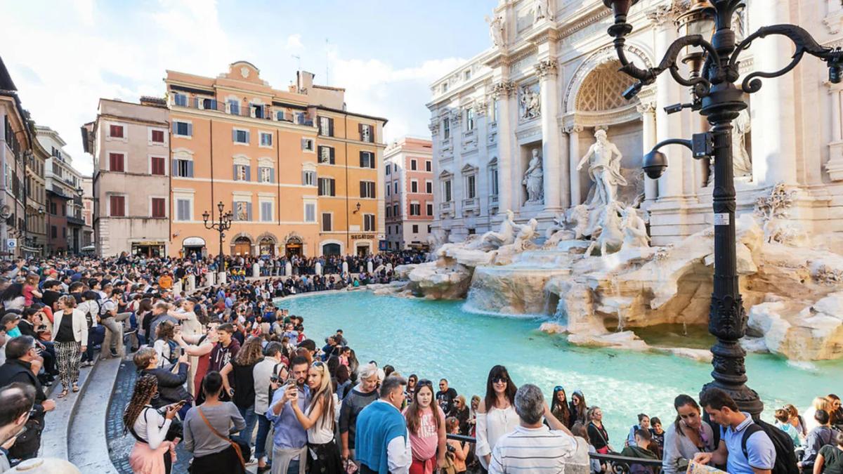 The Trevi Fountain is a popular destination for tourists

Photo: Shutterstock 