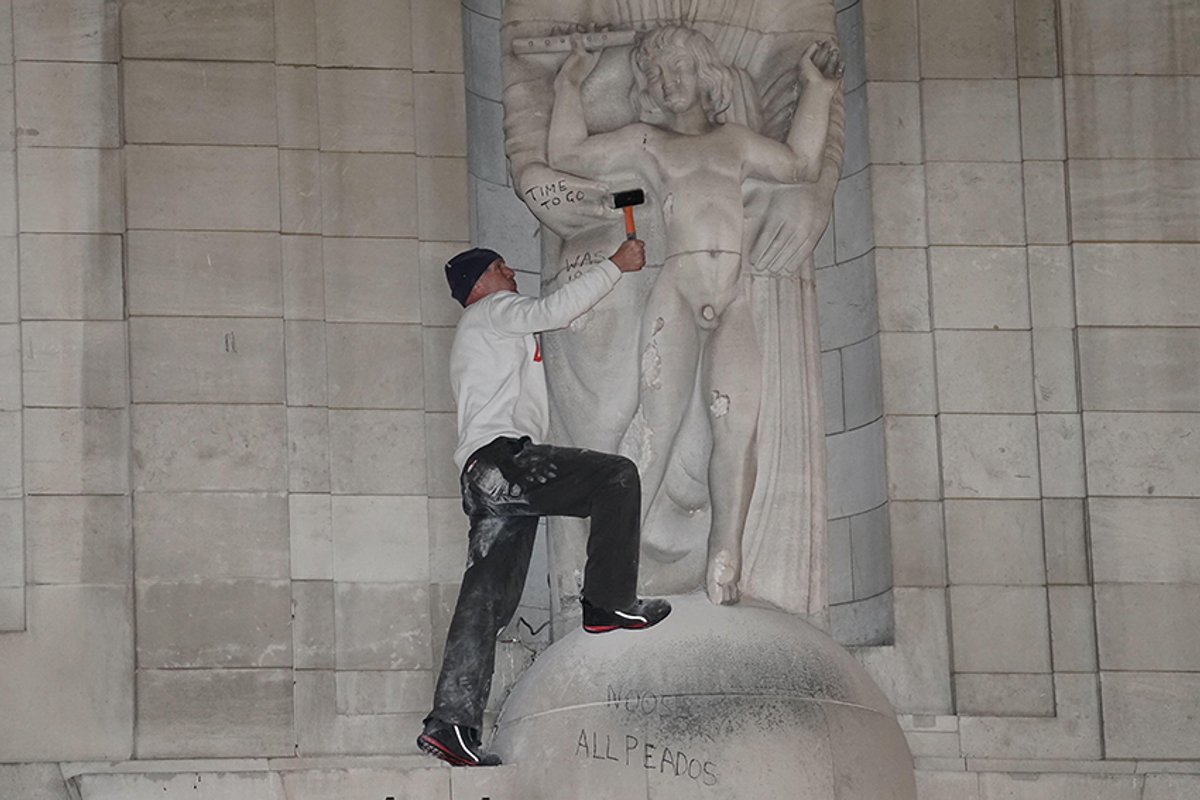 A man was arrested after climbing onto Eric Gill's statue of Prospero and Ariel outside the BBC's headquarters in central London and hitting it with hammer © PA Images / Alamy Stock Photo