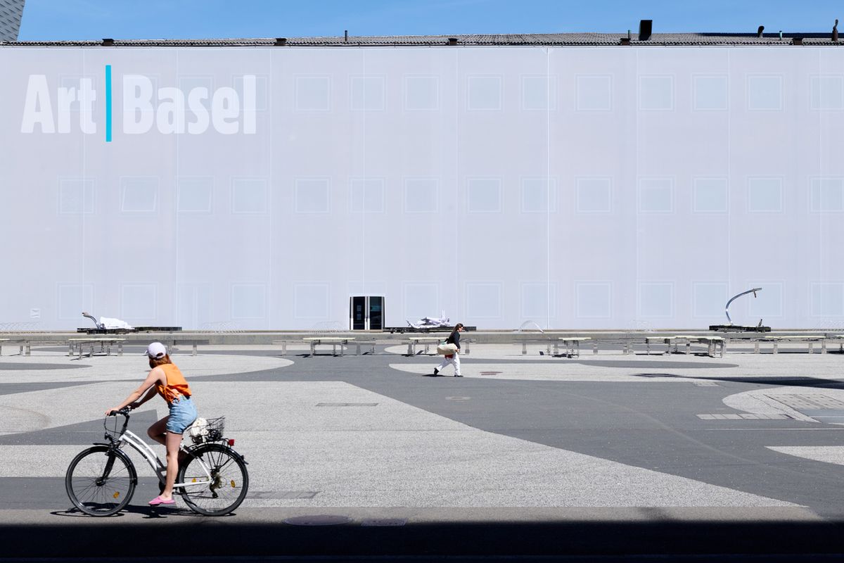 Site-specific commission across Messeplatz by Nairy Baghramian

Courtesy of Art Basel