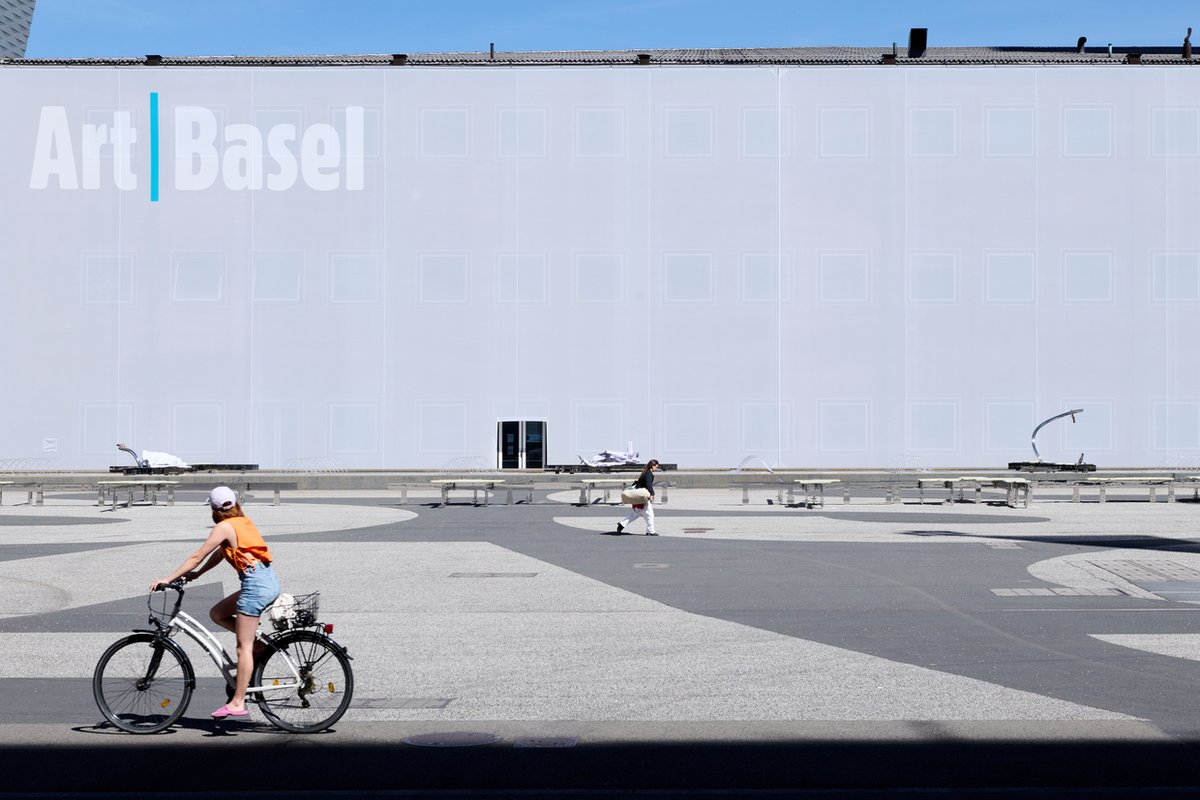 Site-specific commission across Messeplatz by Nairy Baghramian
Courtesy of Art Basel