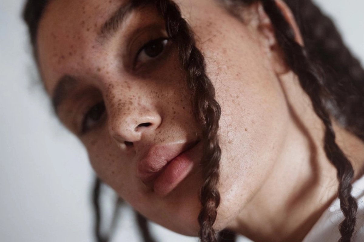 Garrett Bradley is the ninth winner of the award, which was first given to the German artist Hito Steyerl
Photo: blvxmth