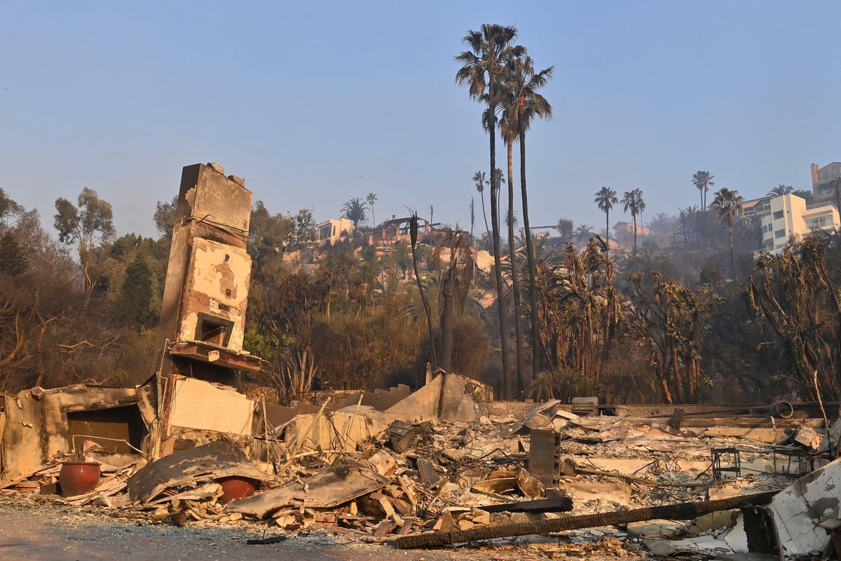 A home along the Pacific Coast Highway that was destroyed by the Palisades fire Photo by Jim Ruymen/UPI Credit: UPI / Alamy Stock Photo