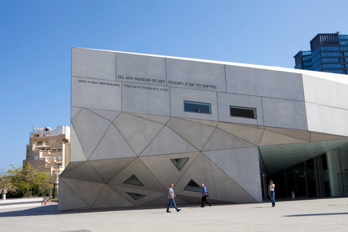 The Israel Museum in Jerusalem's director Suzanne Landau was among the signatories
Photo: deror_avi via Wikimedia Commons